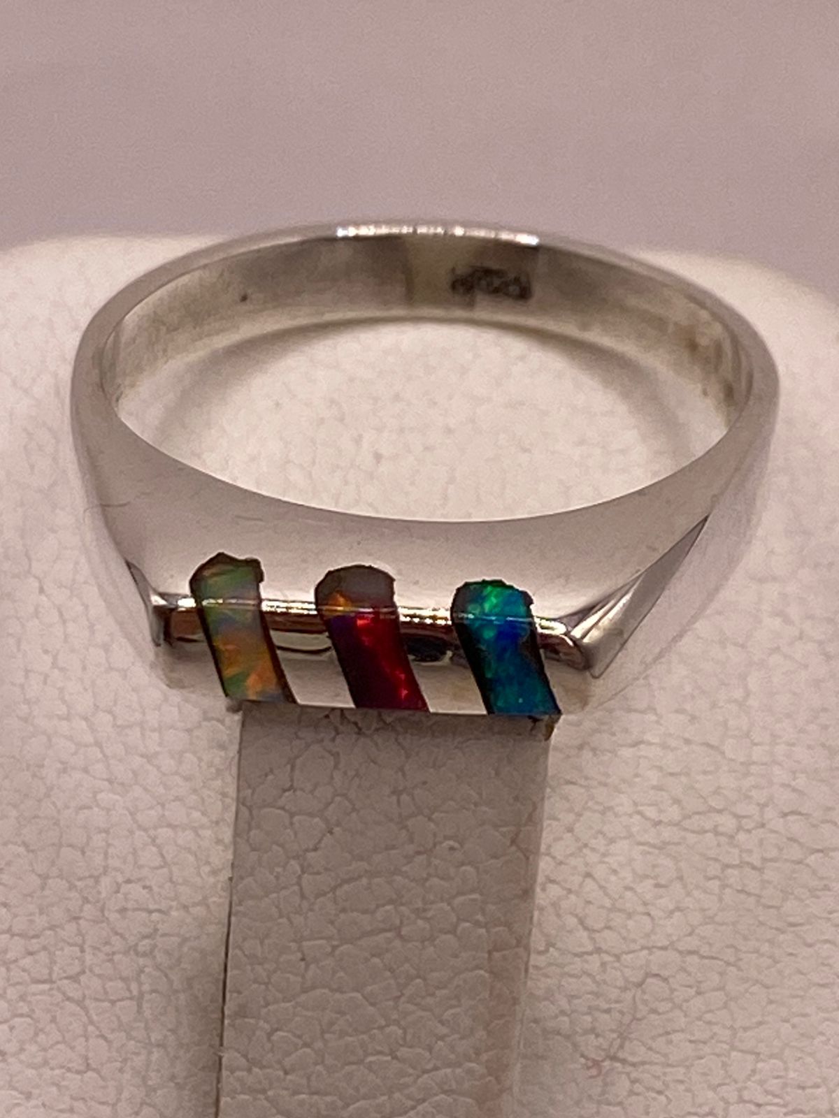 Anillo con Ópalo de Fuego Multicolor en Plata Ley .925