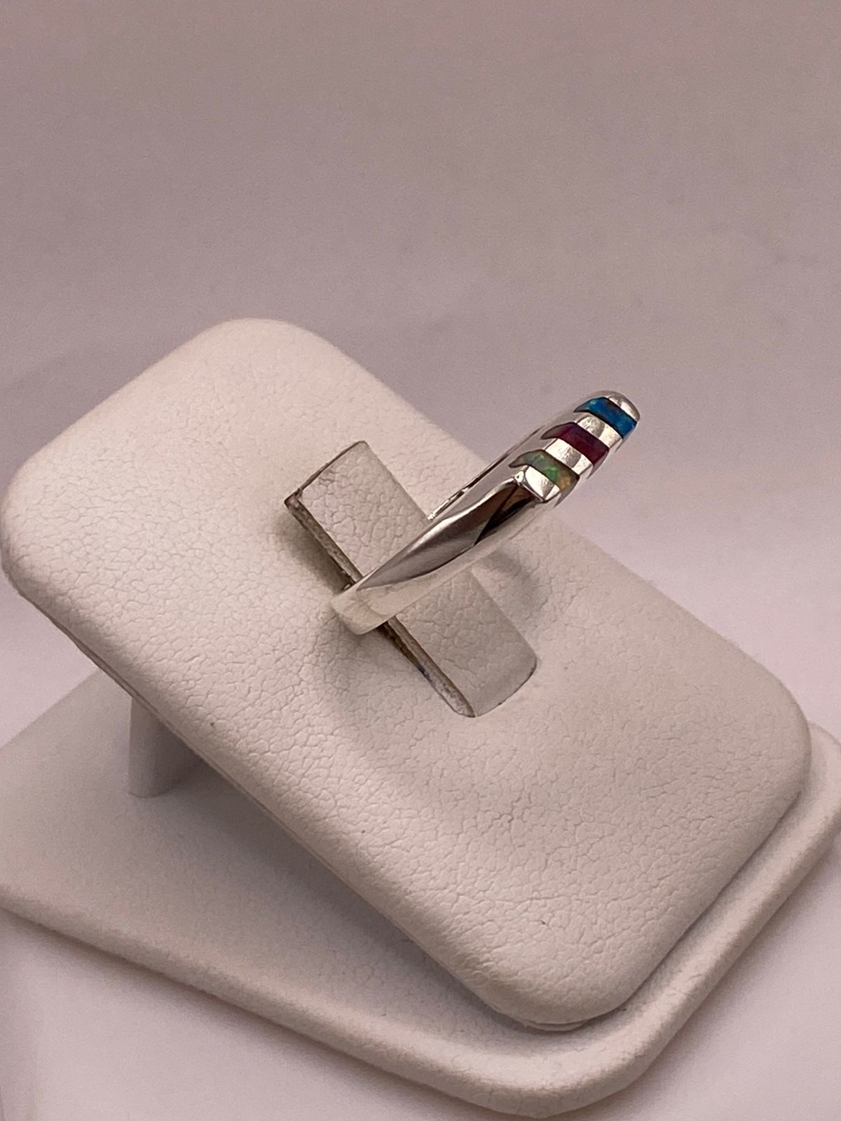 Anillo con Ópalo de Fuego Multicolor en Plata Ley .925