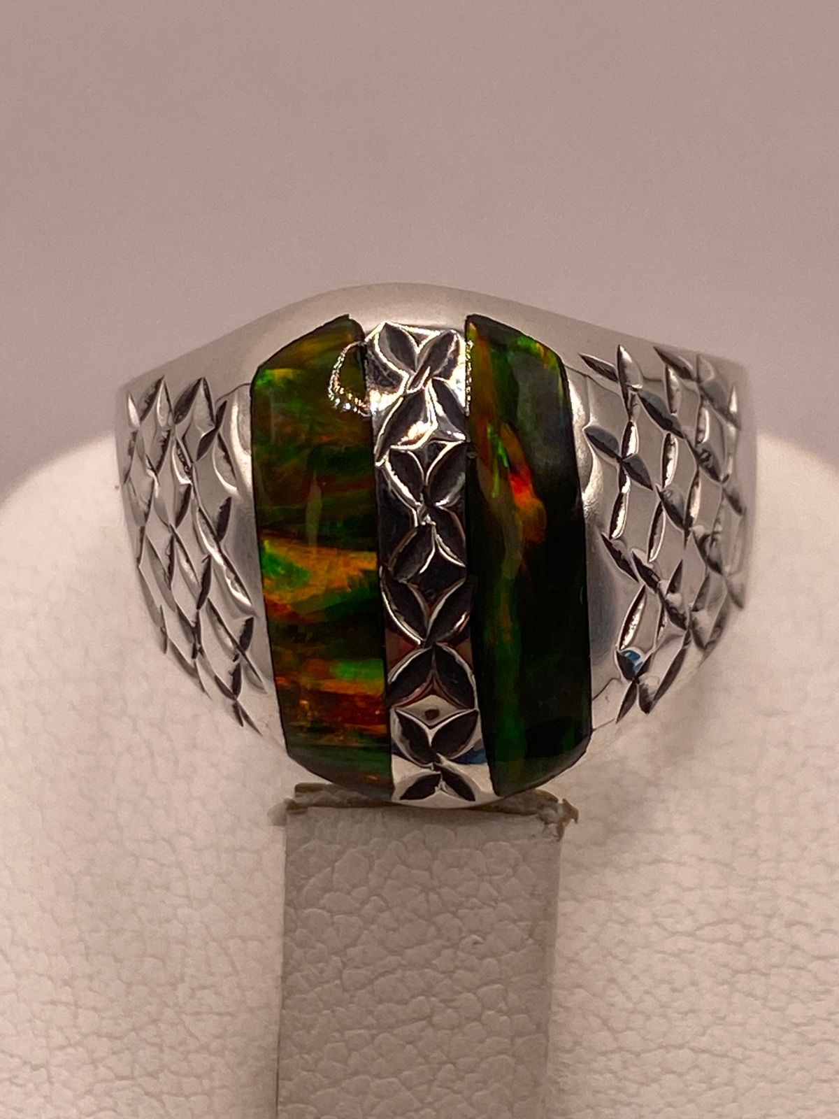 Anillo con Ópalo de Fuego Multicolor en Plata Ley .950