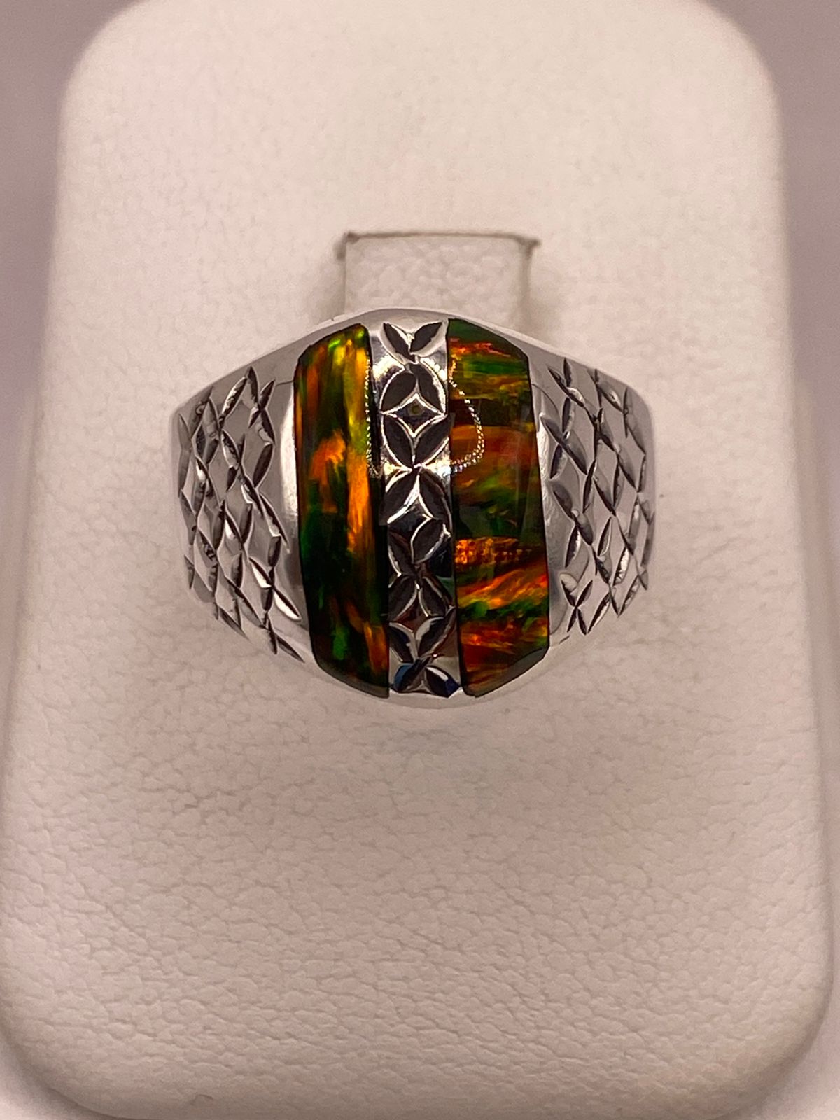 Anillo con Ópalo de Fuego Multicolor en Plata Ley .950