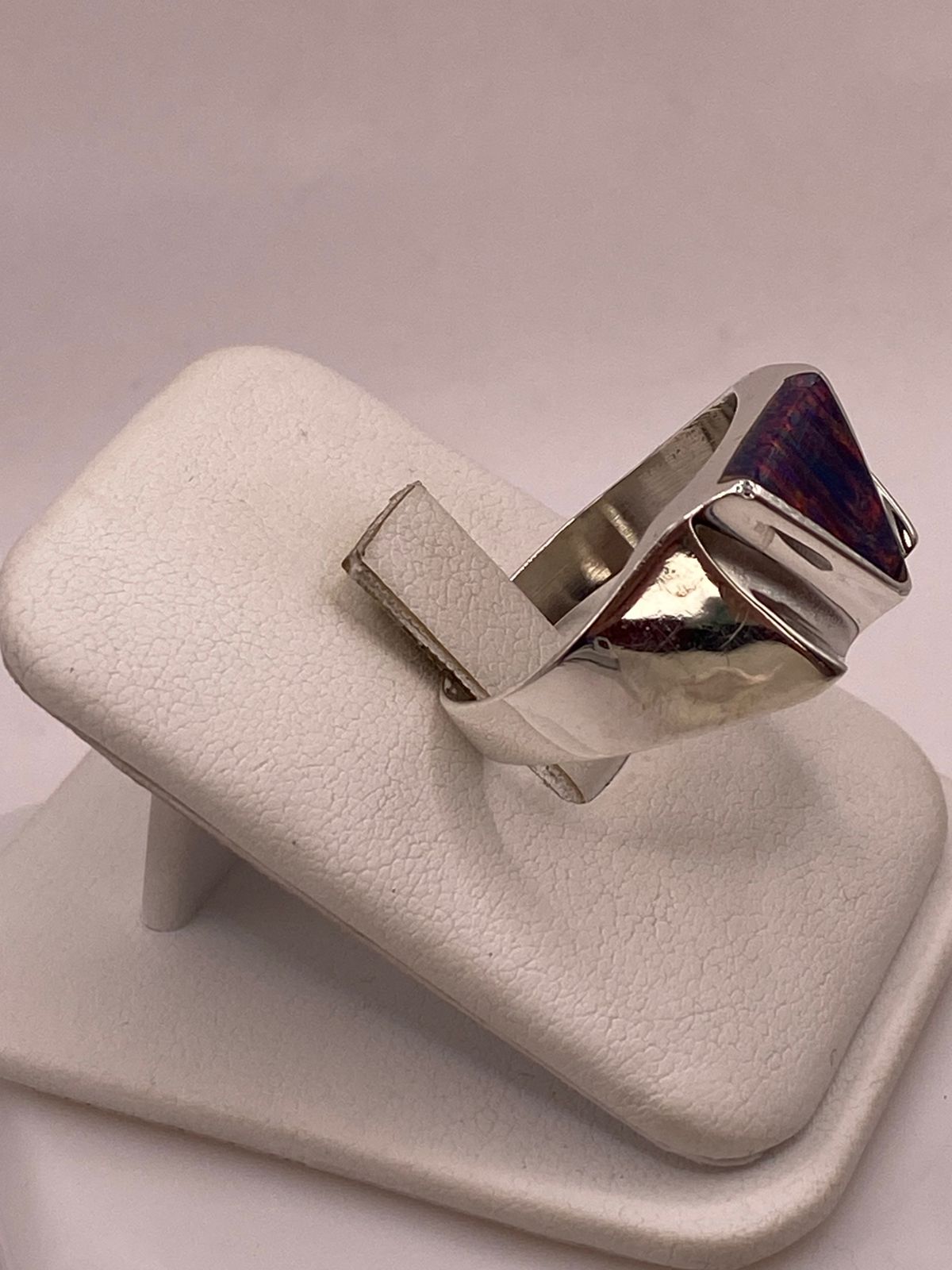 Anillo con Ópalo de Fuego Multicolor en Plata Ley .950