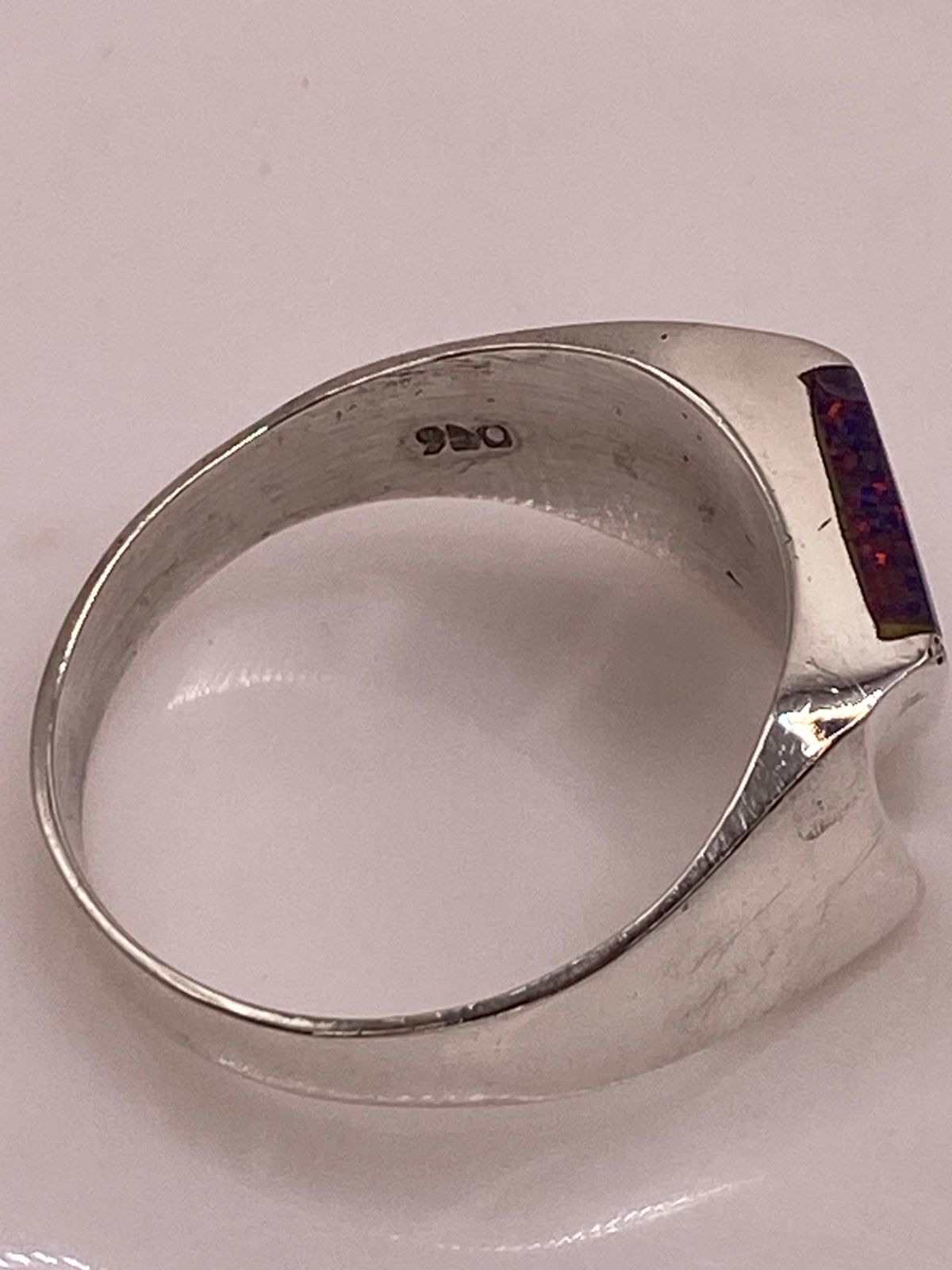 Anillo con Ópalo de Fuego Multicolor en Plata Ley .950