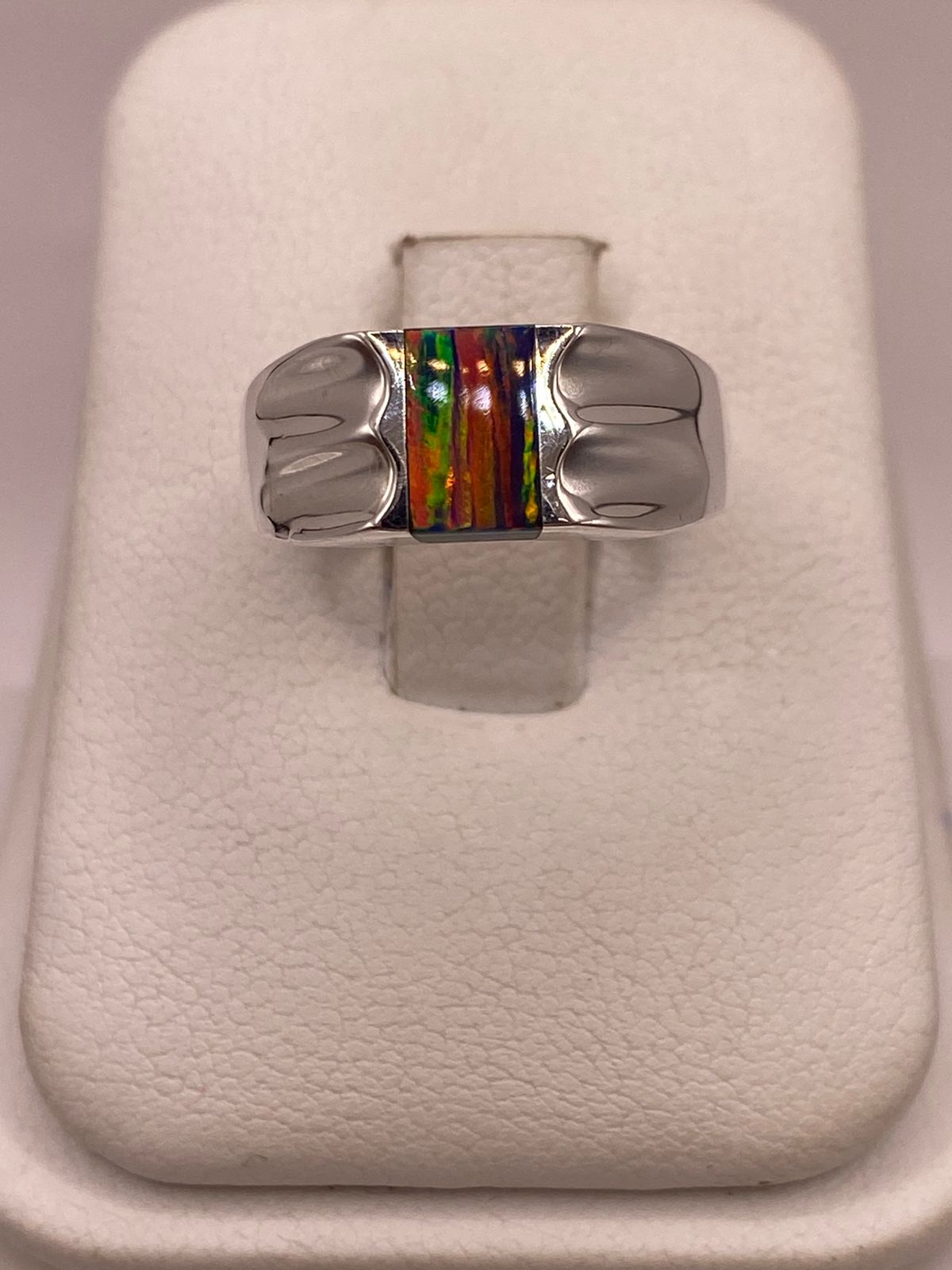 Anillo con Ópalo de Fuego Multicolor en Plata Ley .950