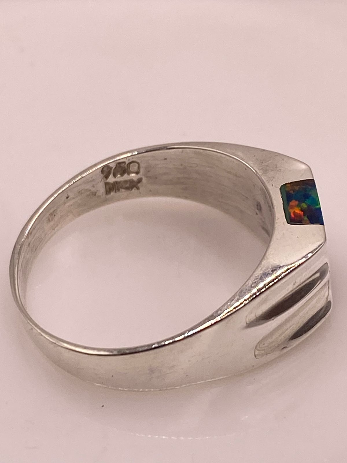 Anillo con Ópalo de Fuego Multicolor en Plata Ley .950