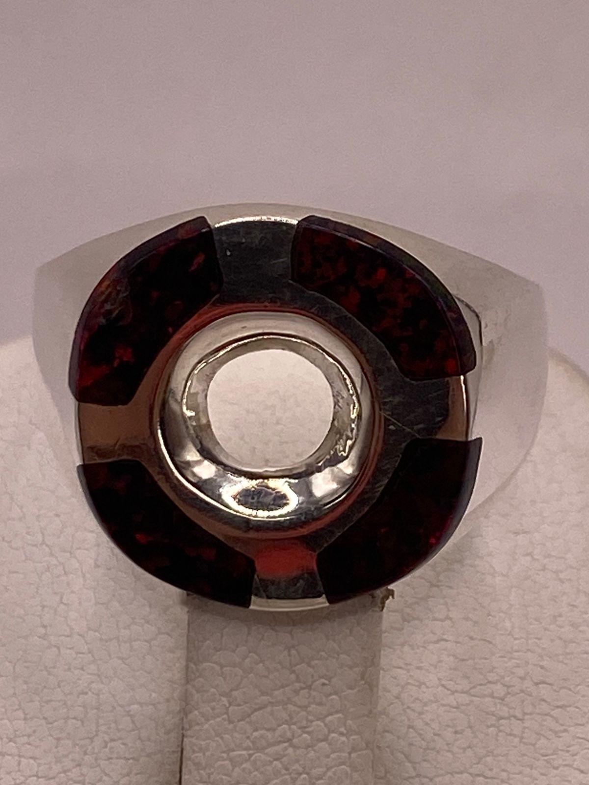 ANILLO DE ÓPALO DE FUEGO ROJO IRIDISCENTE EN PLATA LEY .925
