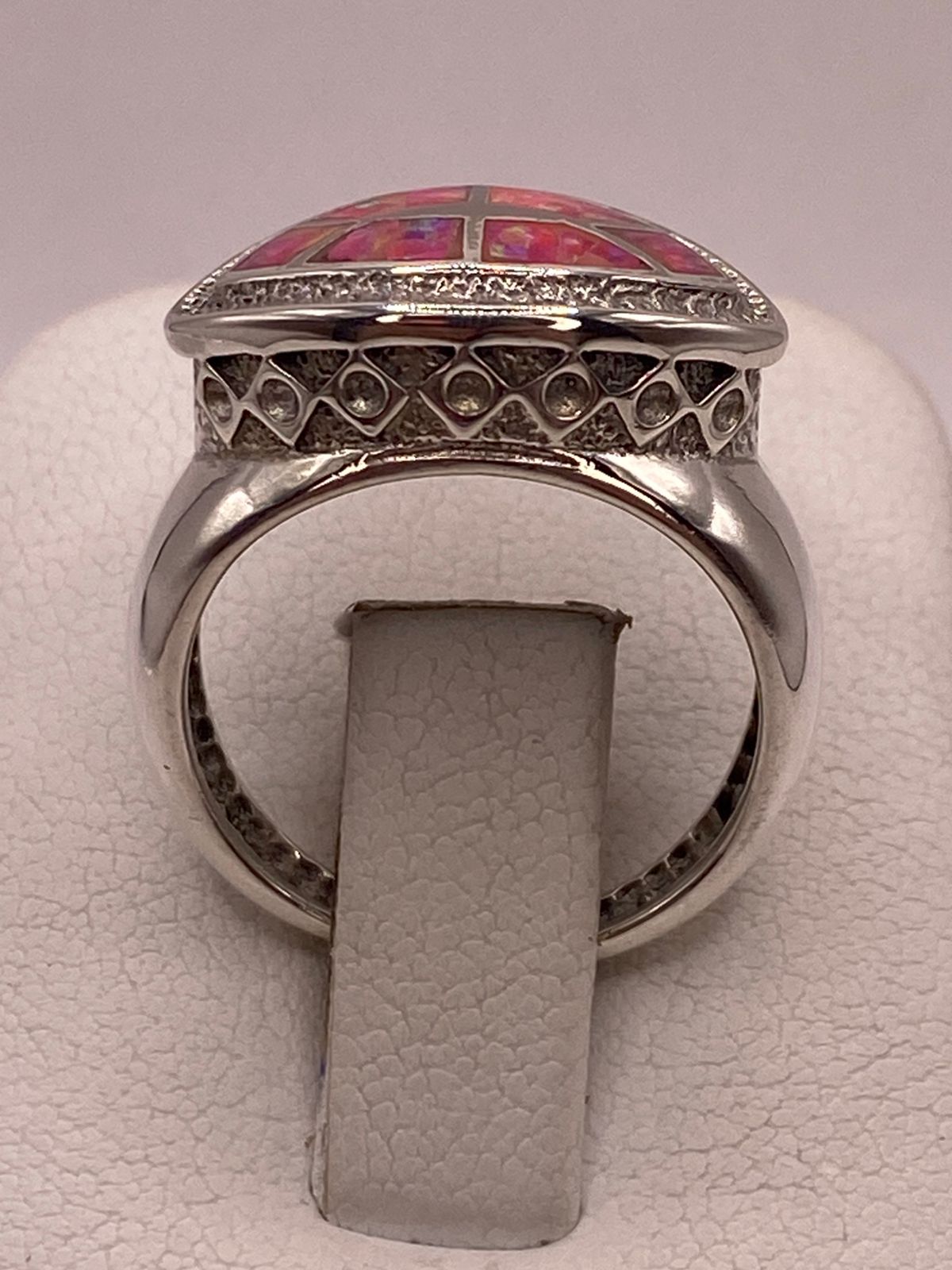Anillo con Ópalo de Fuego Rosa Iridiscente en Plata Ley .950