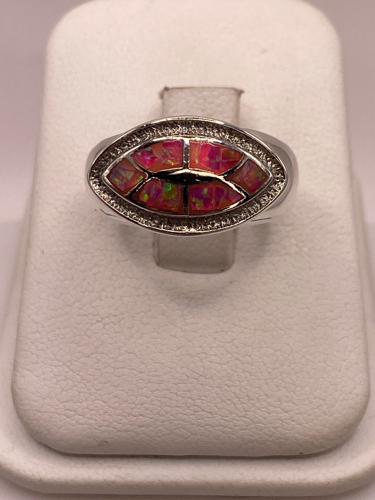Anillo con Ópalo de Fuego Rosa Iridiscente en Plata Ley .950