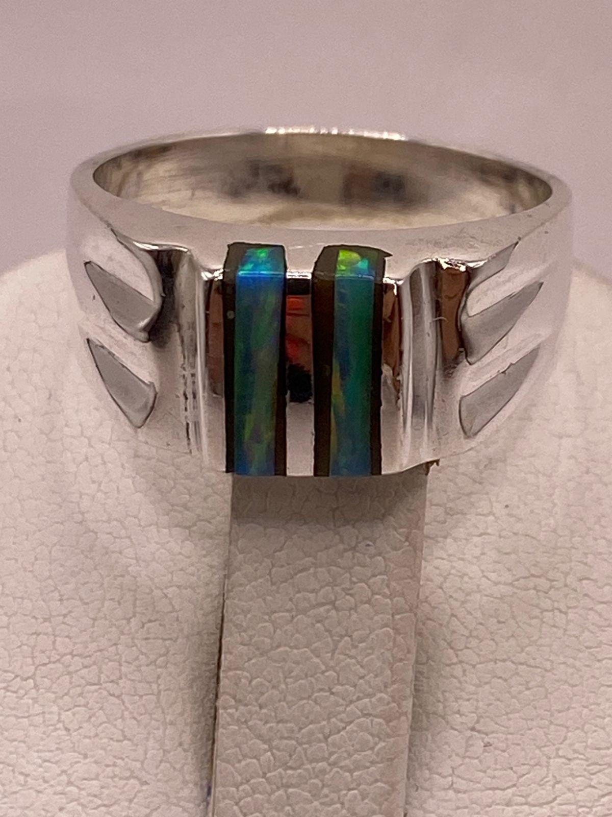 Anillo de Ópalo de Fuego Turquesa Iridiscente en Plata Ley .925