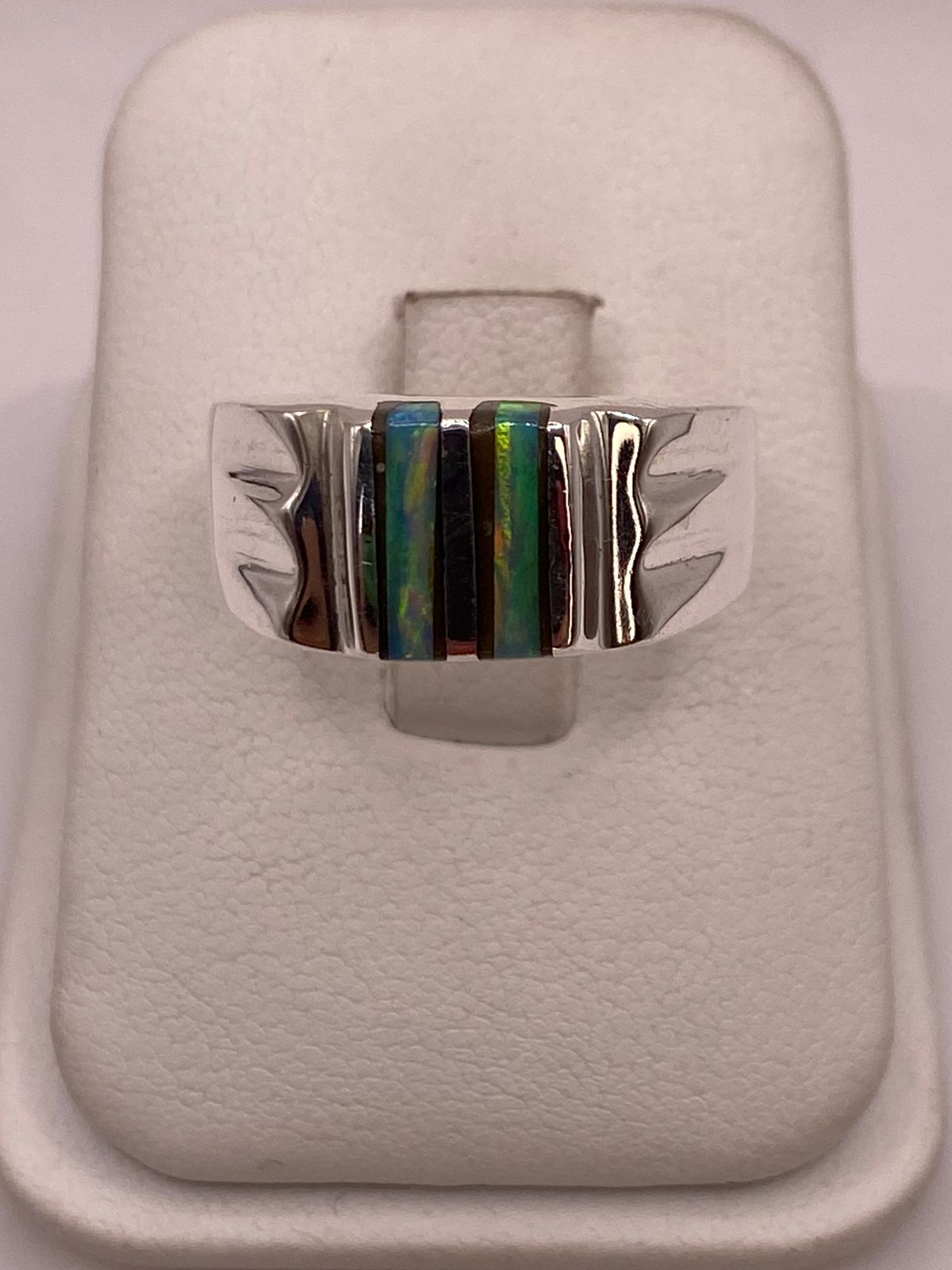 Anillo de Ópalo de Fuego Turquesa Iridiscente en Plata Ley .925