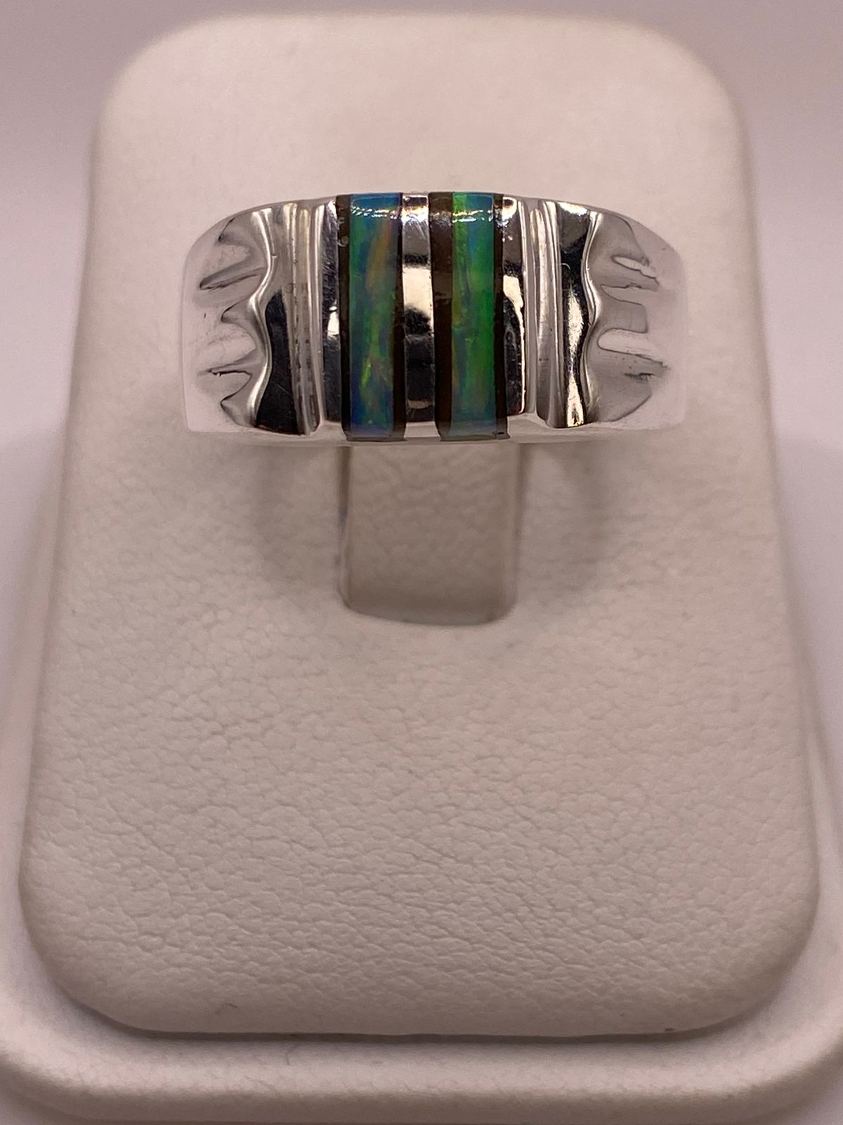 Anillo de Ópalo de Fuego Turquesa Iridiscente en Plata Ley .925