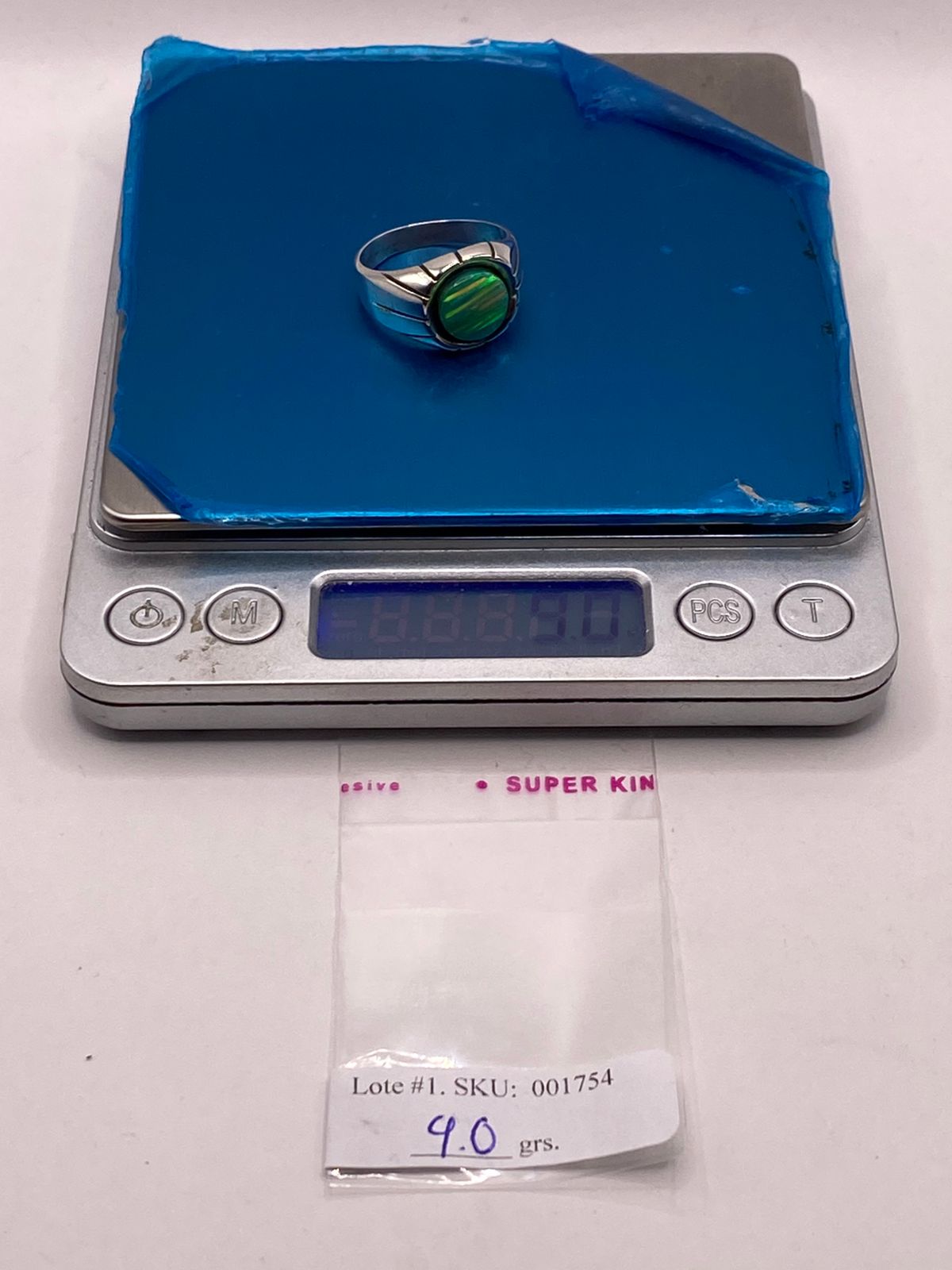 ANILLO DE ÓPALO DE FUEGO VERDE IRIDISCENTE EN PLATA LEY .950