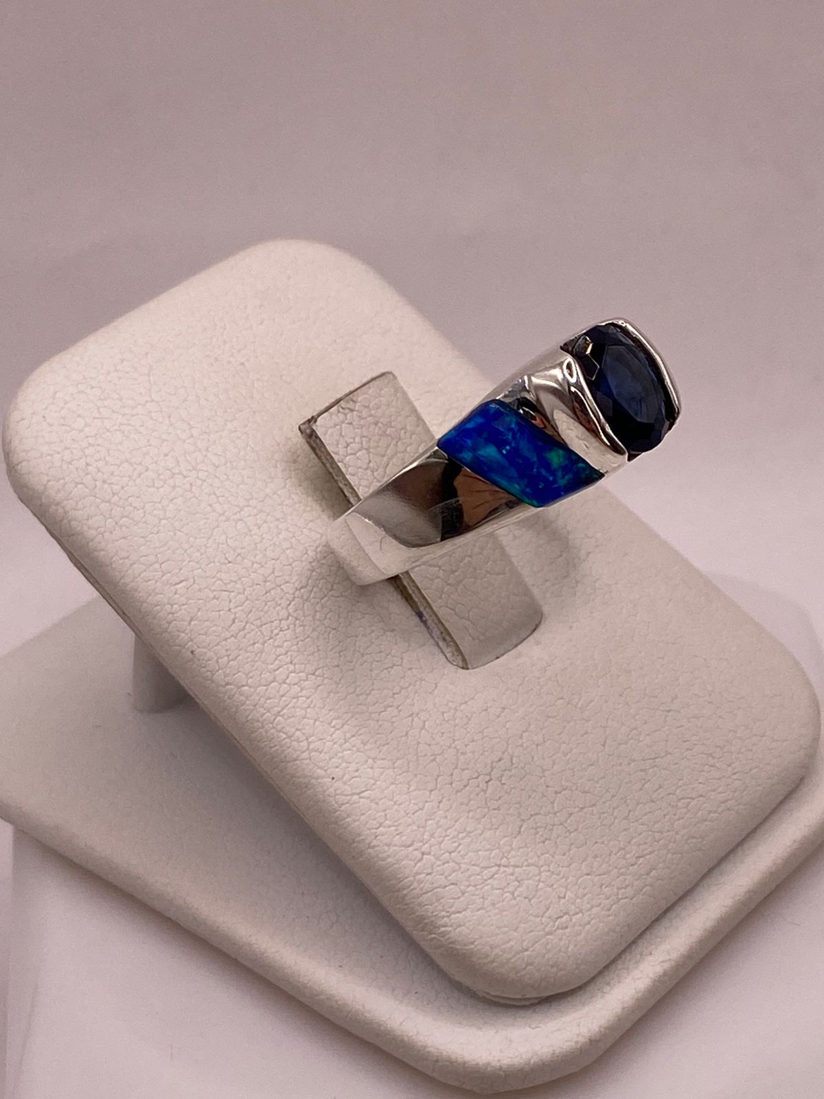 Anillo con Ópalo de Fuego y Zirconia Azul en Plata Ley .950