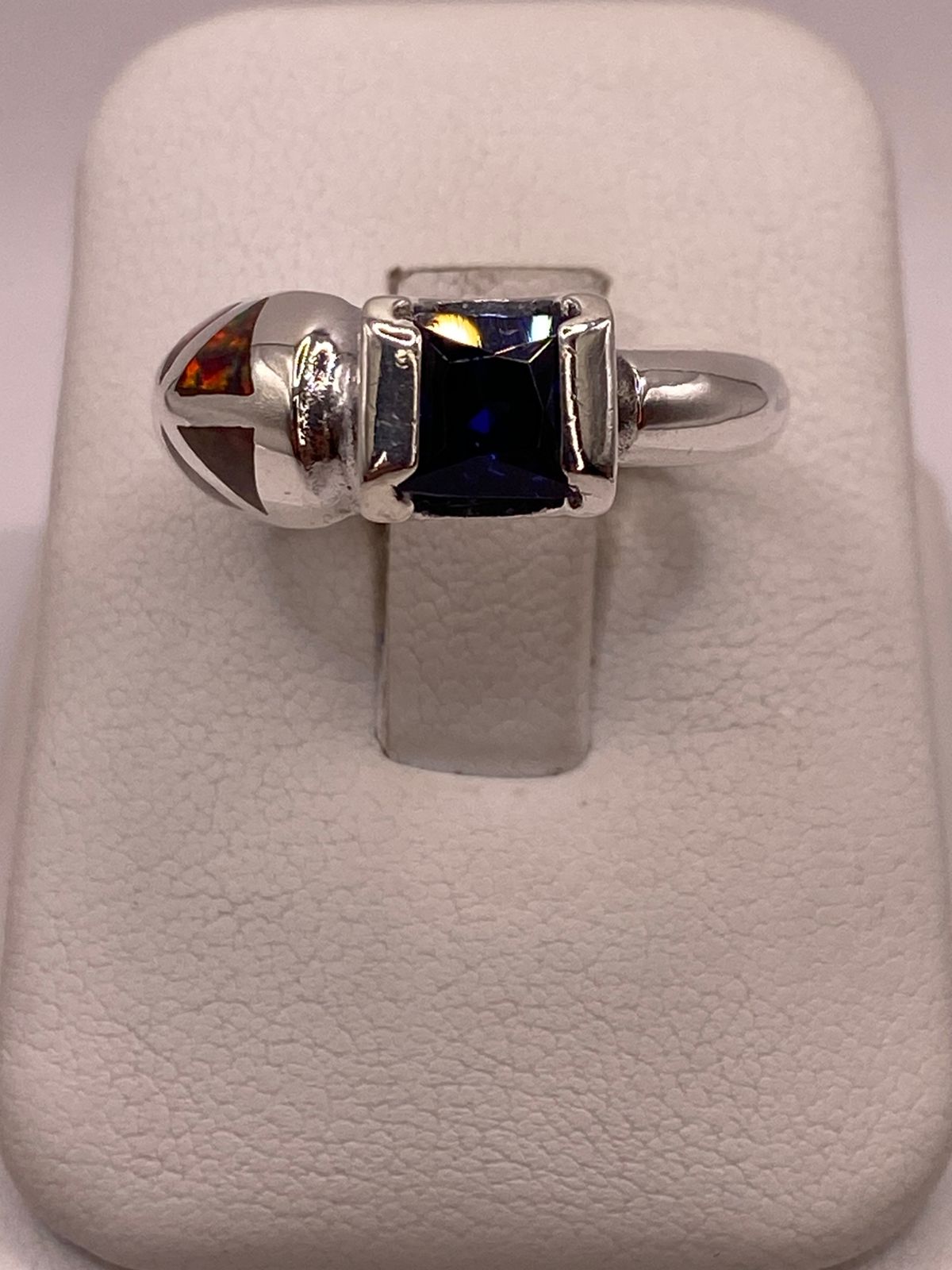 Anillo con Ópalo de Fuego y Zirconia Azul en Plata Ley .950