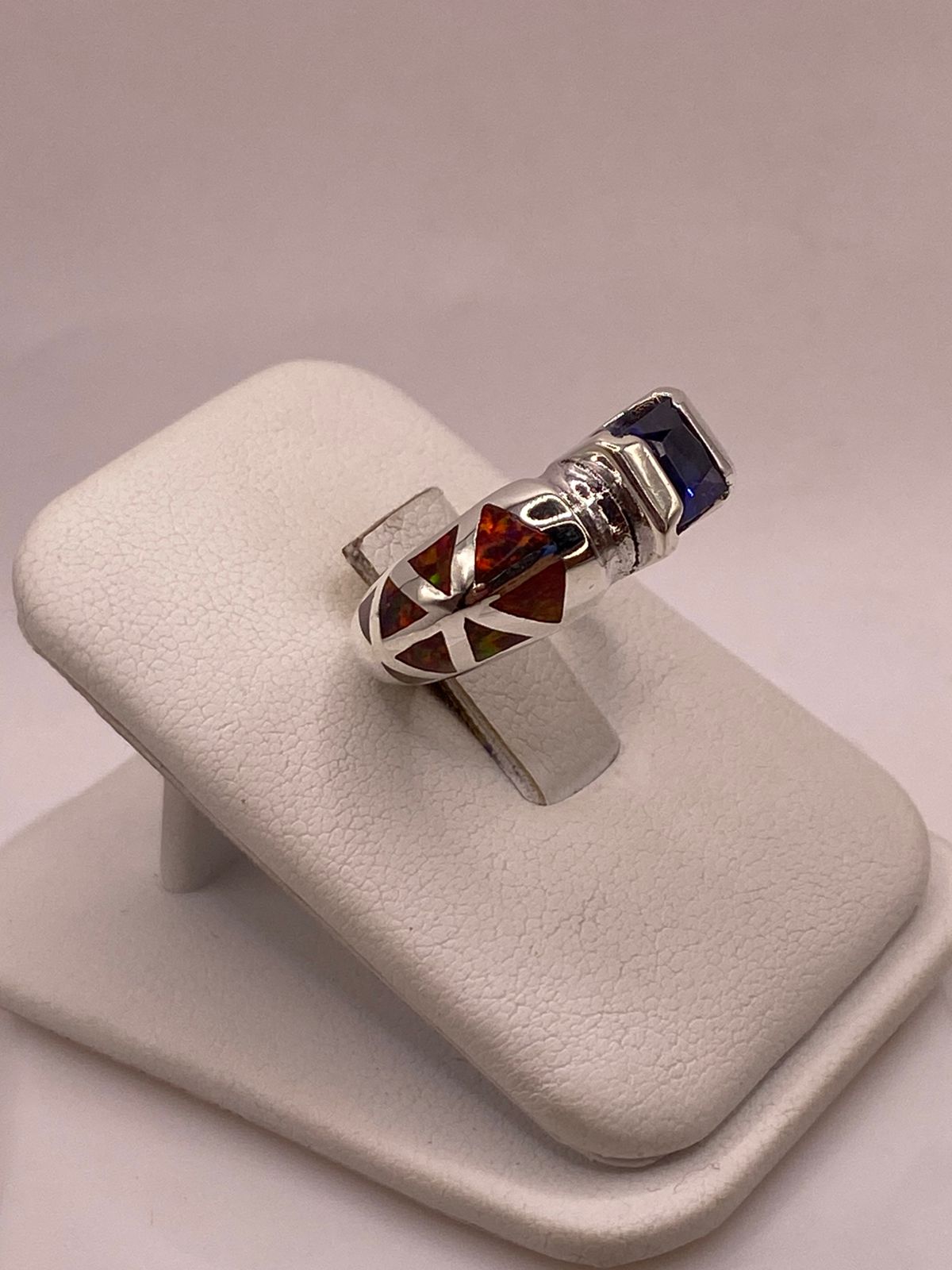 Anillo con Ópalo de Fuego y Zirconia Azul en Plata Ley .950