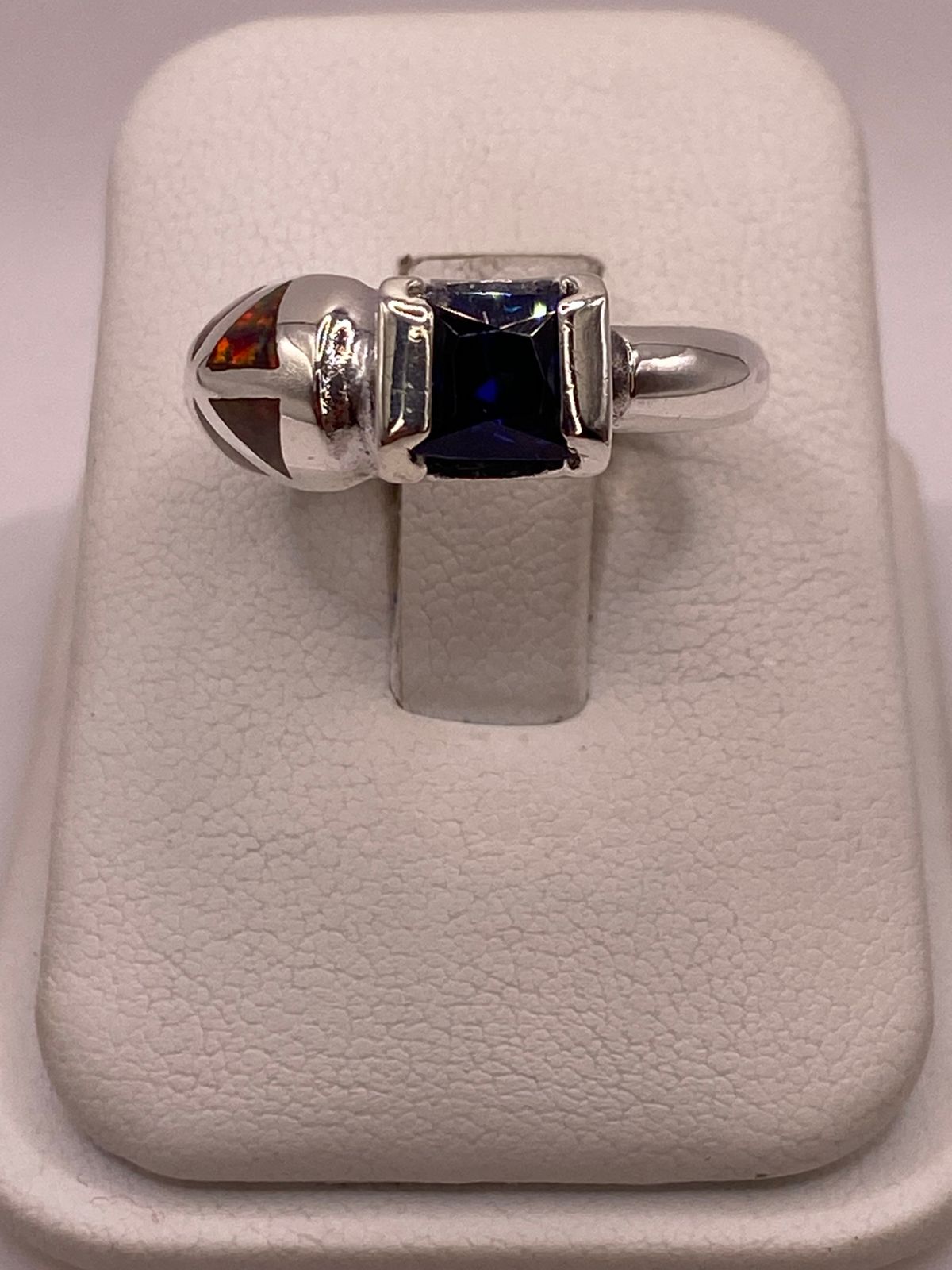 Anillo con Ópalo de Fuego y Zirconia Azul en Plata Ley .950
