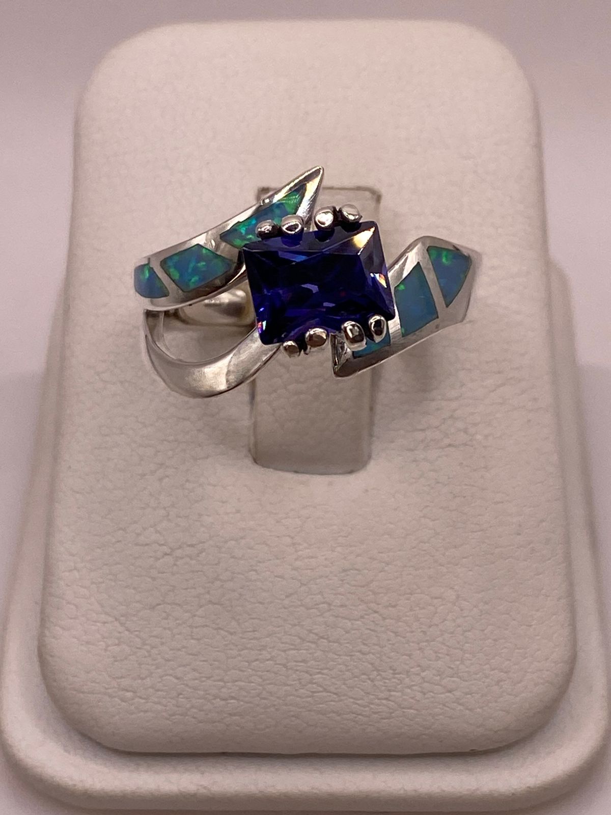Anillo de Ópalo de Fuego y Zirconia Azul en Plata Ley .950