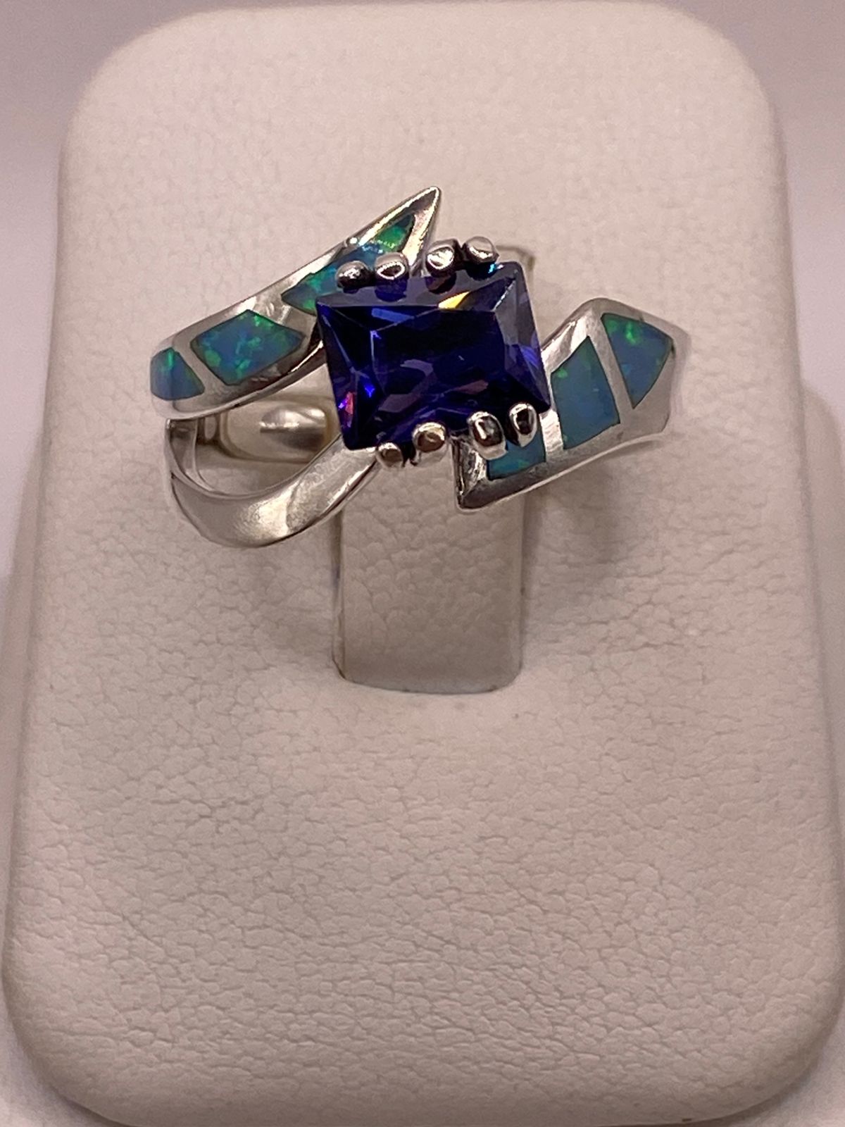 Anillo de Ópalo de Fuego y Zirconia Azul en Plata Ley .950