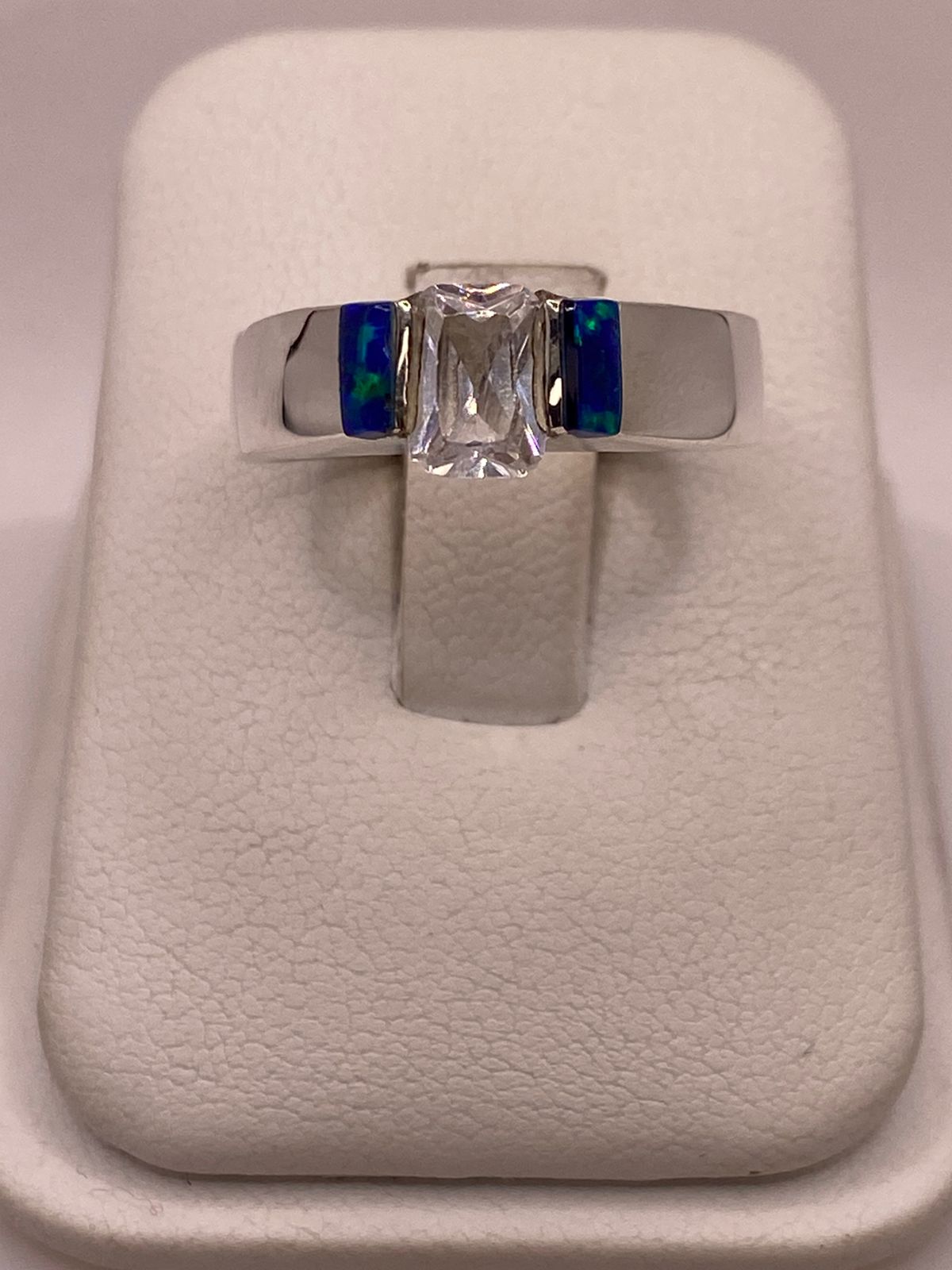 Anillo con Ópalo de Fuego y Zirconia en Plata Ley .925