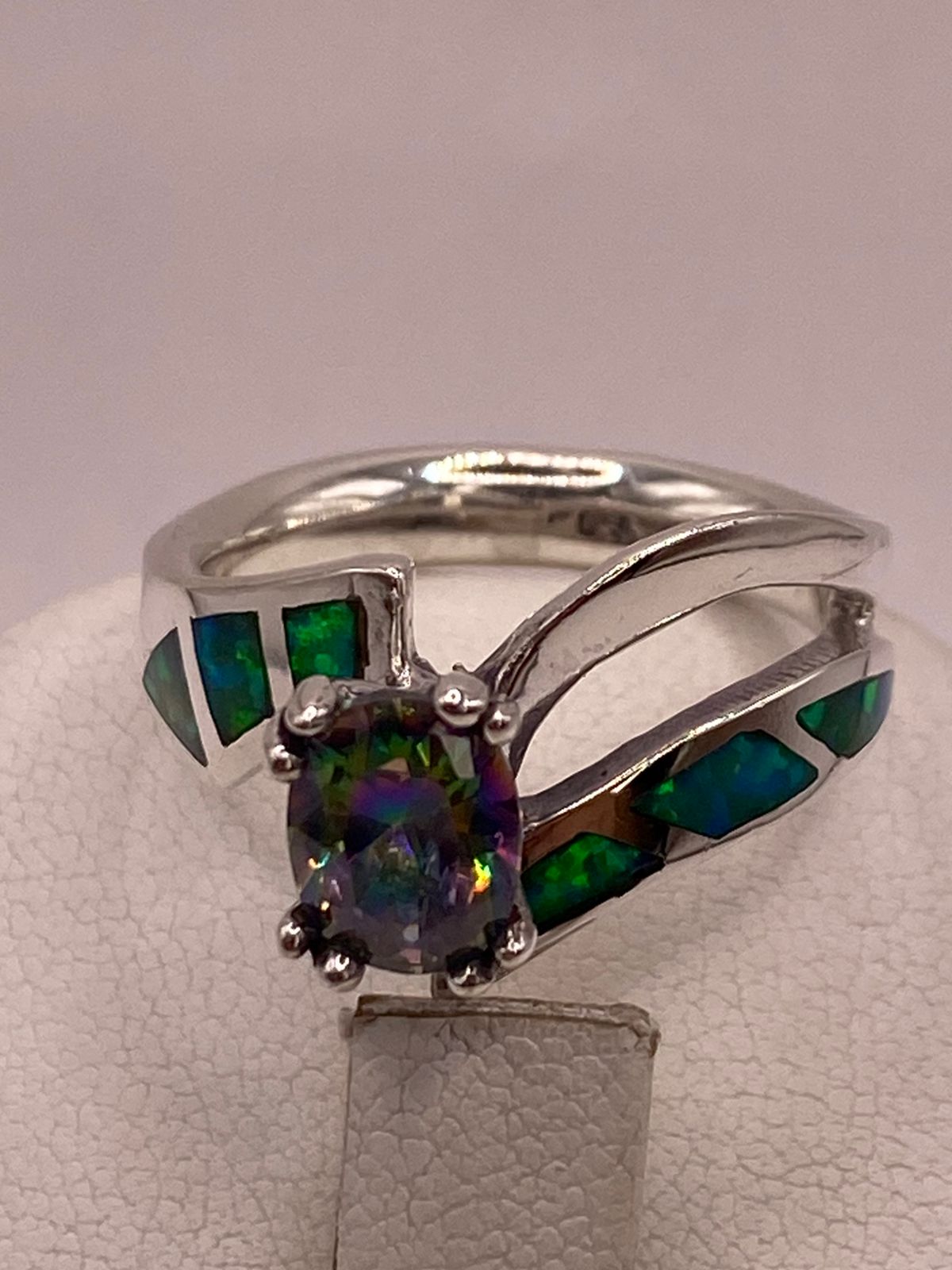 Anillo con Ópalo de Fuego y Zirconia Tornasol en Plata Ley .950