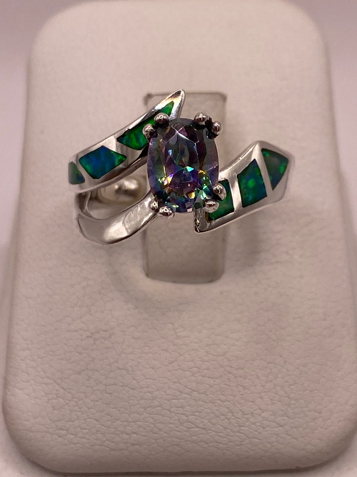 Anillo con Ópalo de Fuego y Zirconia Tornasol en Plata Ley .950