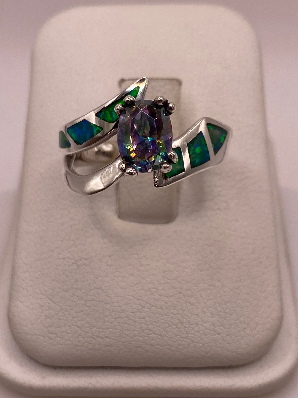 Anillo con Ópalo de Fuego y Zirconia Tornasol en Plata Ley .950