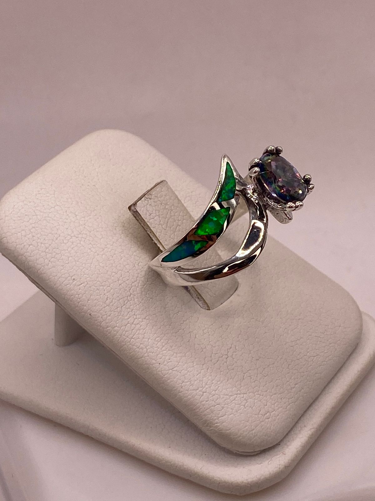 Anillo con Ópalo de Fuego y Zirconia Tornasol en Plata Ley .950
