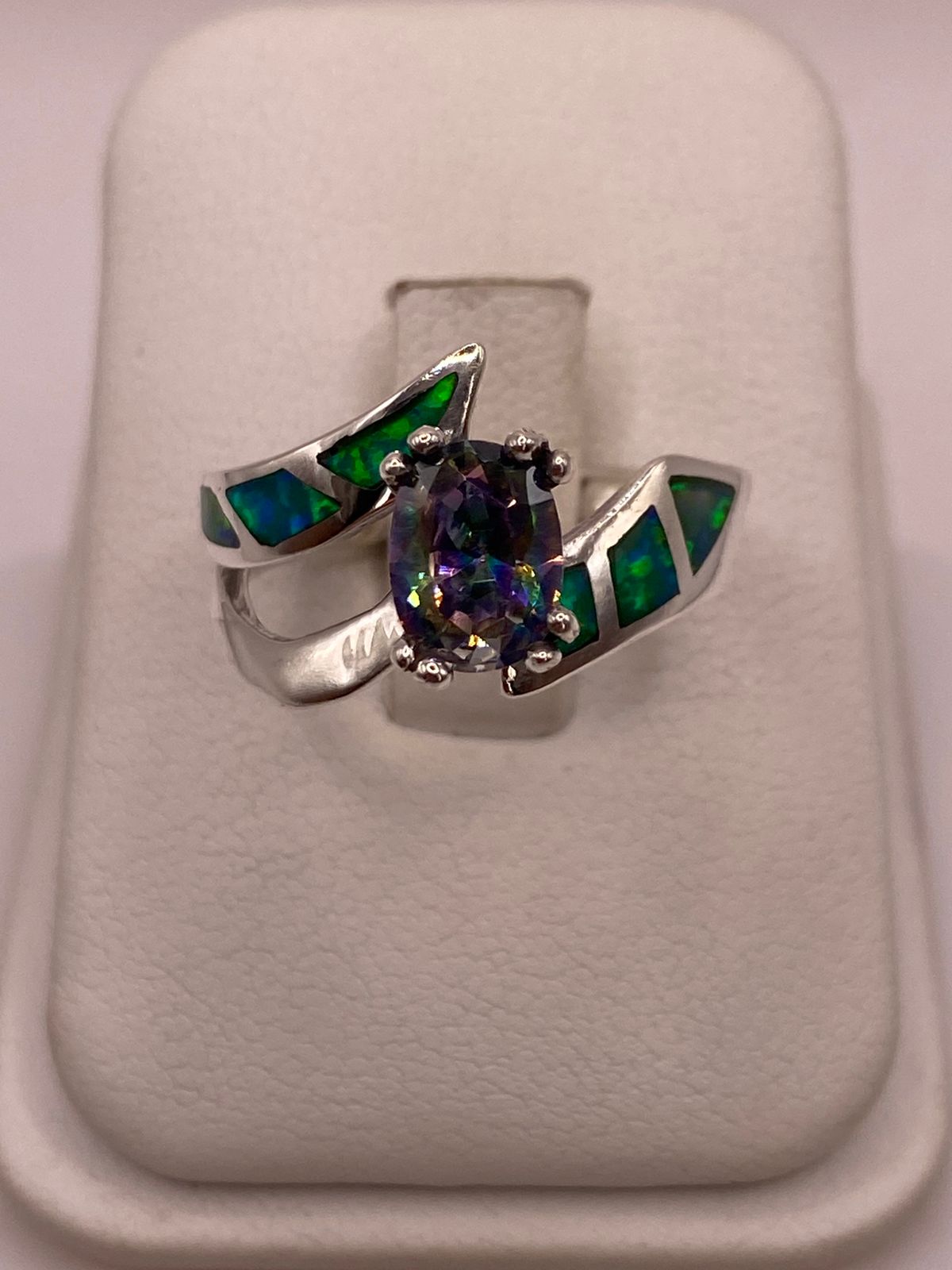 Anillo con Ópalo de Fuego y Zirconia Tornasol en Plata Ley .950
