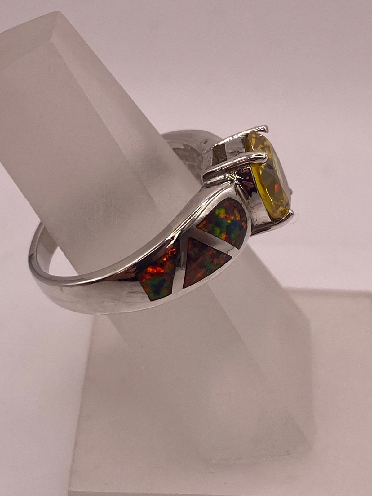 Anillo Ópalo Rojo Fuego & Zirconia Citrino Oval Plata 925