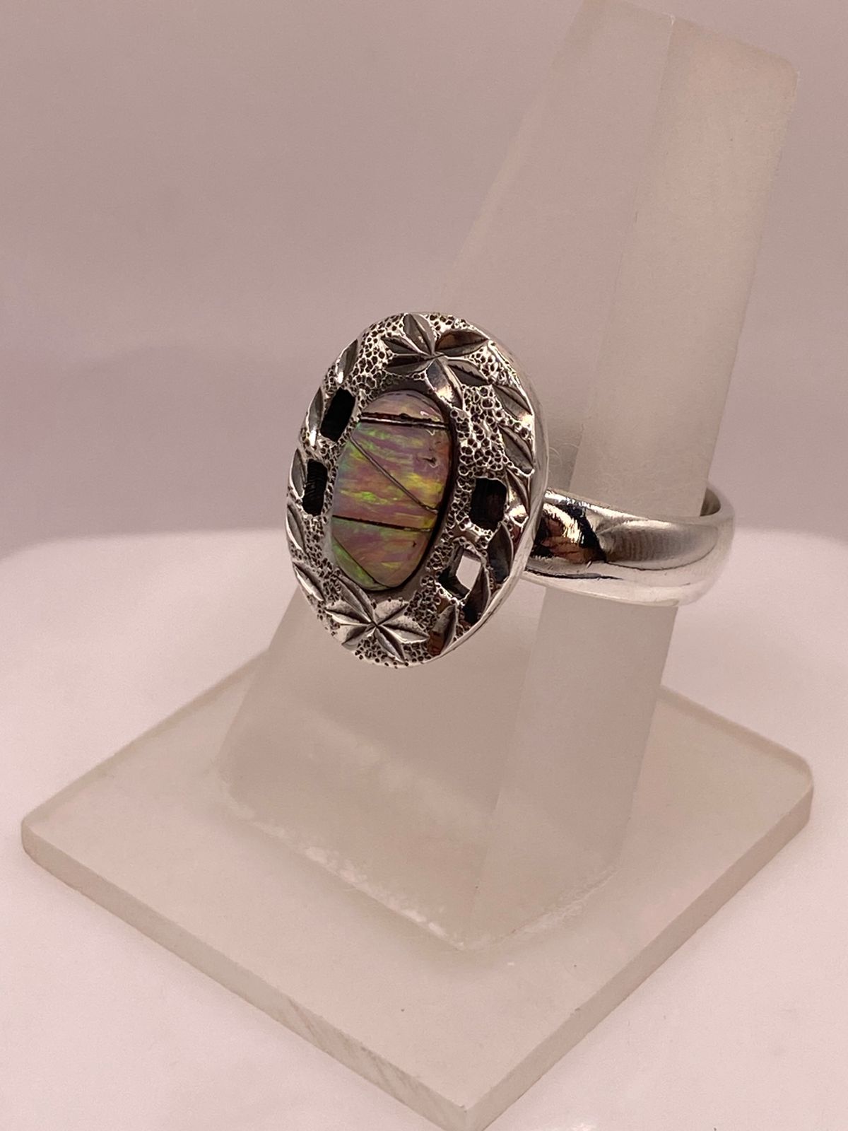 Anillo Ovalado de Plata Ley 950 con Ópalo de Fuego