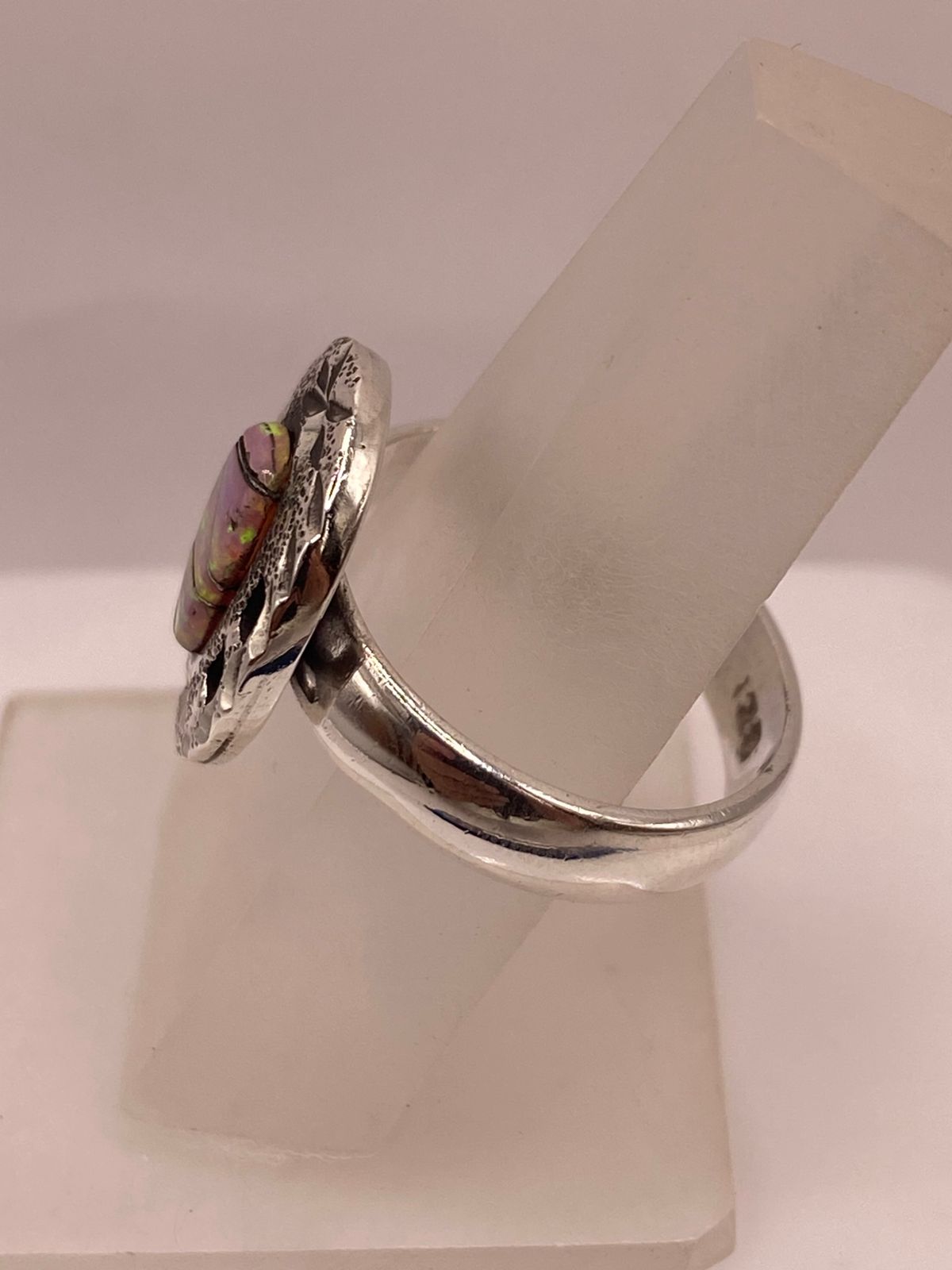 Anillo Ovalado de Plata Ley 950 con Ópalo de Fuego