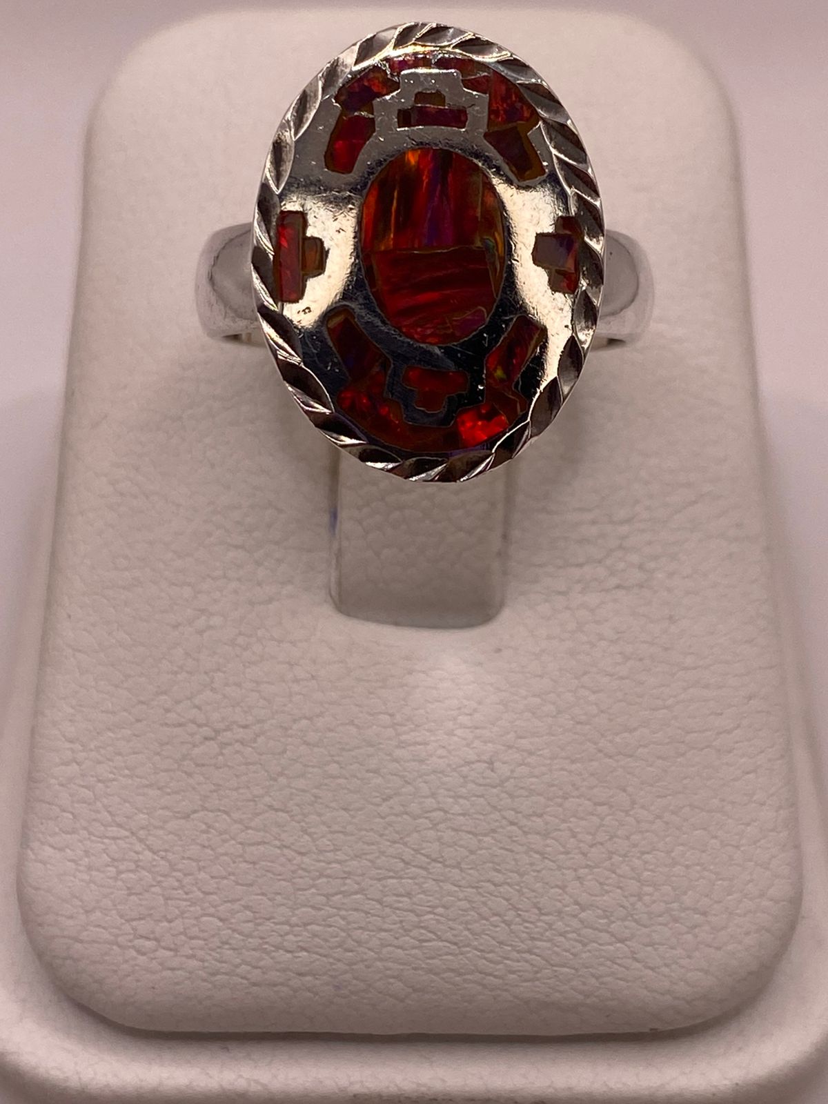 Anillo Ovalado de Plata Ley 950 con Ópalo de Fuego Rojo
