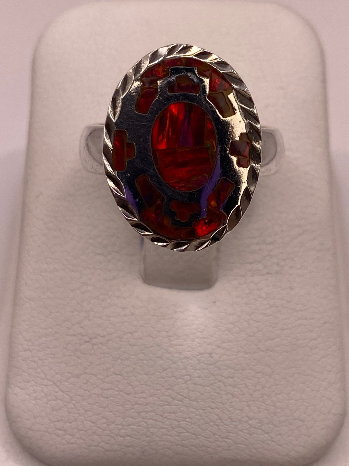 Anillo Ovalado de Plata Ley 950 con Ópalo de Fuego Rojo