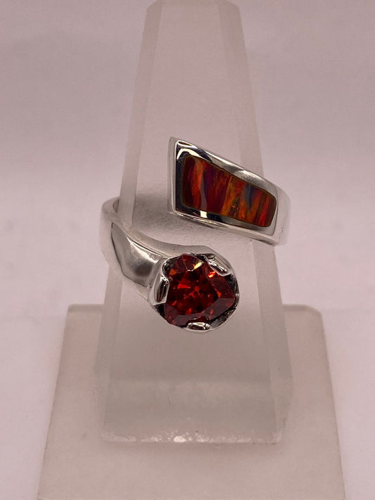 🧡 Anillo de Plata .950 con Zirconia Naranja y Ópalo de Fuego Diseño Abierto Moderno — ángulo diagonal