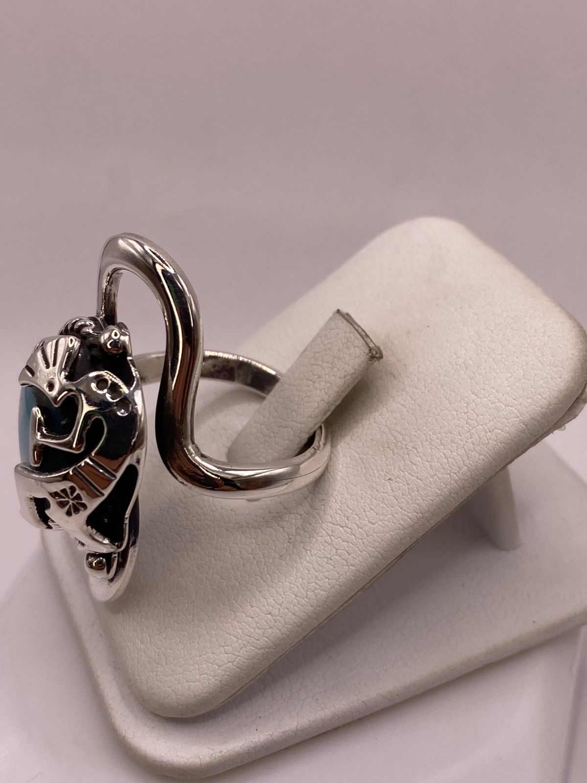 Anillo de Plata Ley 925 con Ágata Azul y Figura Kokopelli