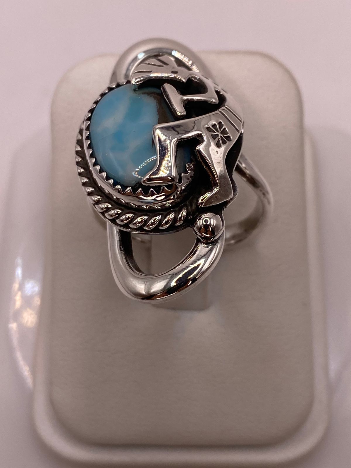 Anillo de Plata Ley 925 con Ágata Azul y Figura Kokopelli
