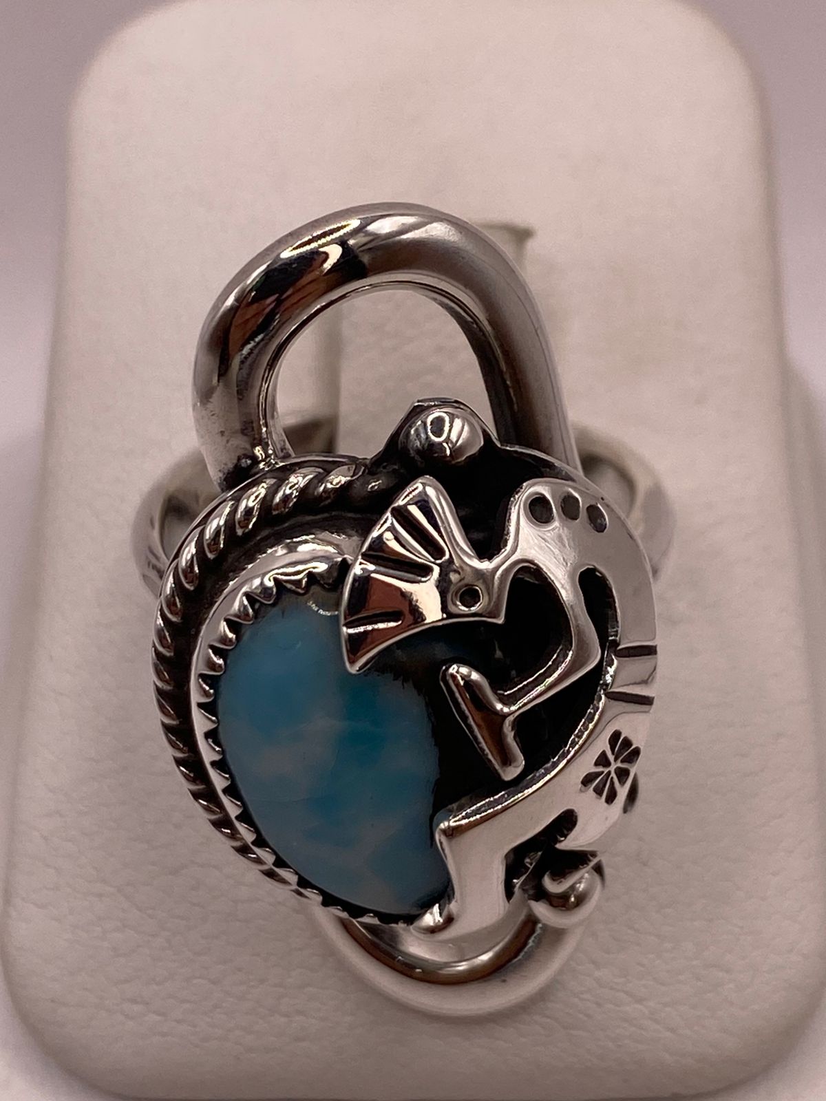 Anillo de Plata Ley 925 con Ágata Azul y Figura Kokopelli