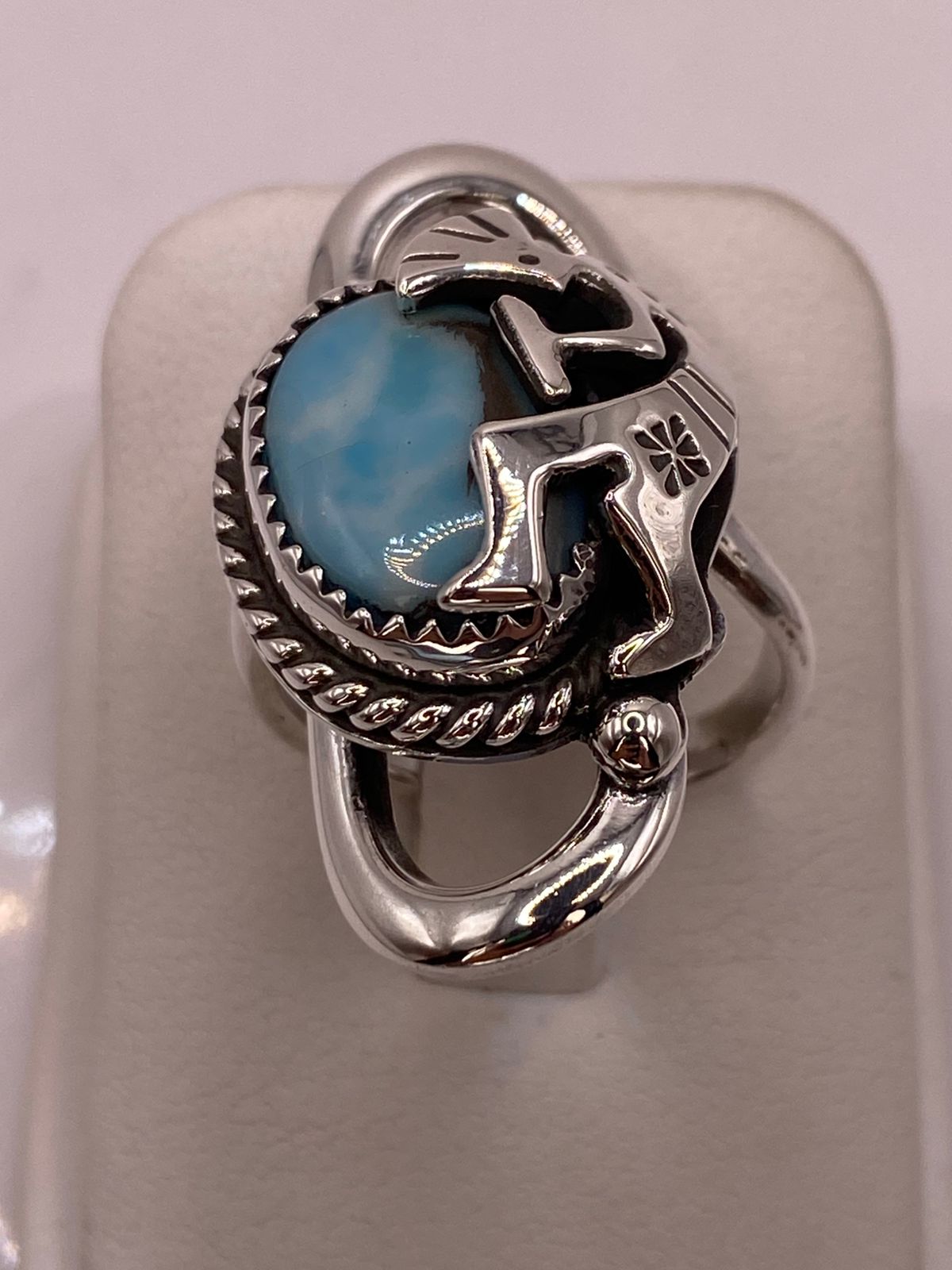 Anillo de Plata Ley 925 con Ágata Azul y Figura Kokopelli