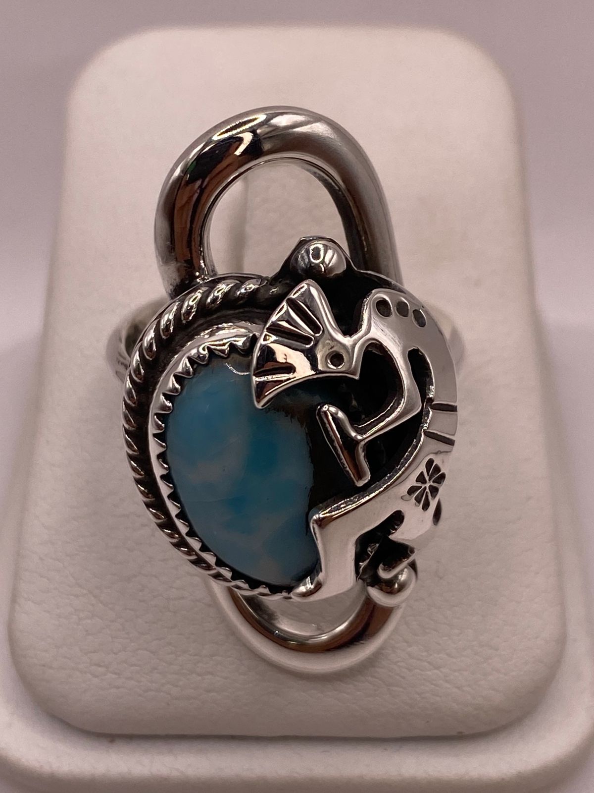 Anillo de Plata Ley 925 con Ágata Azul y Figura Kokopelli