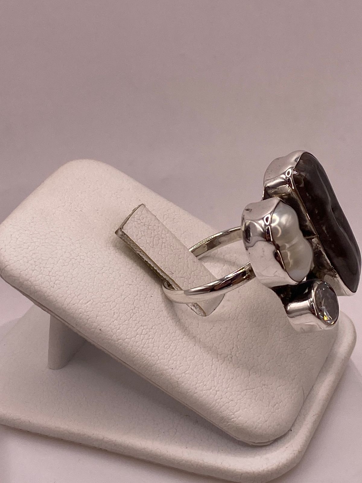 Anillo de Plata Ley 925 con Ágata Café, Nácar y Zirconia