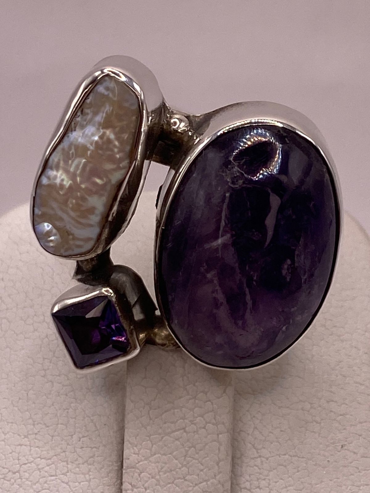 ANILLO DE PLATA LEY 925 CON AMATISTA, NÁCAR Y ZIRCONIA