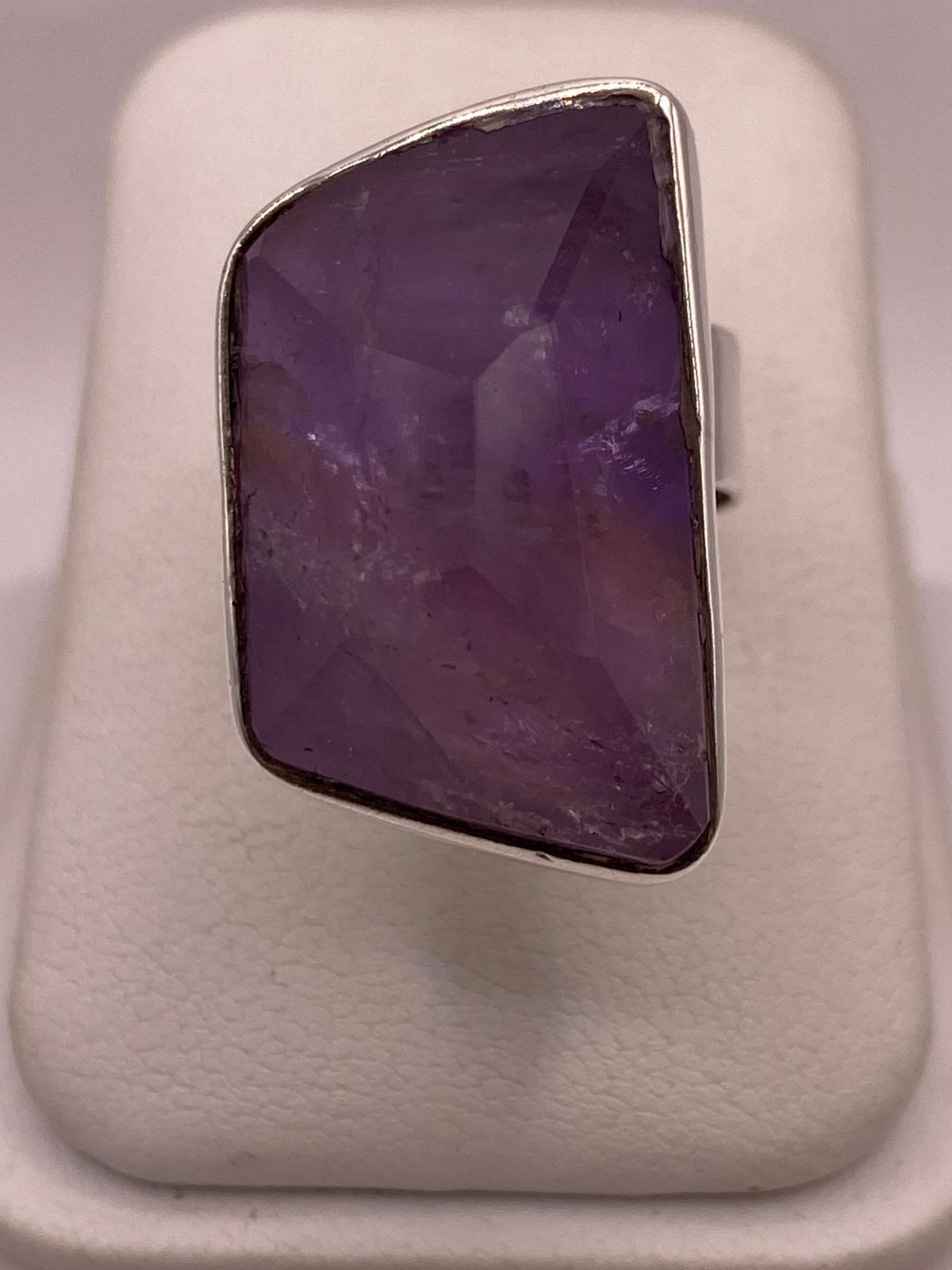 Anillo de Plata Ley 925 con Amatista Natural