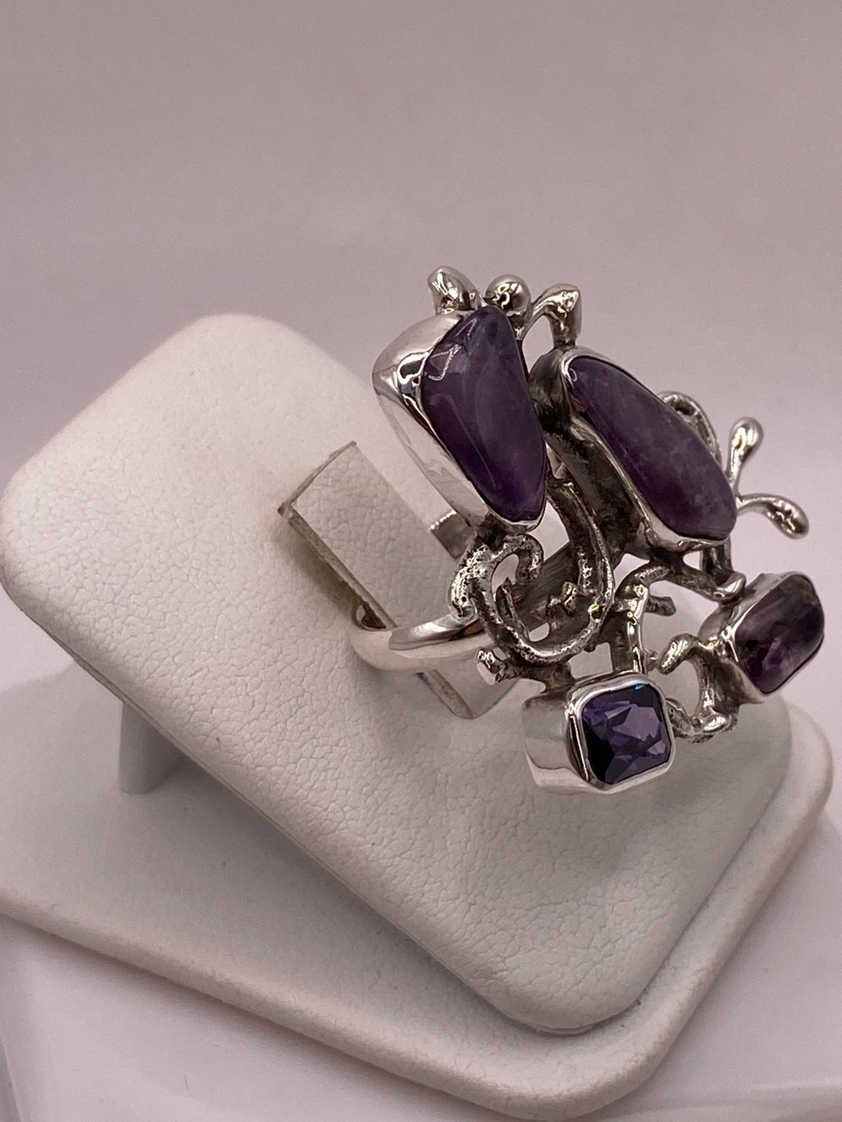 ANILLO DE PLATA LEY 925 CON AMATISTA Y ZIRCONIA