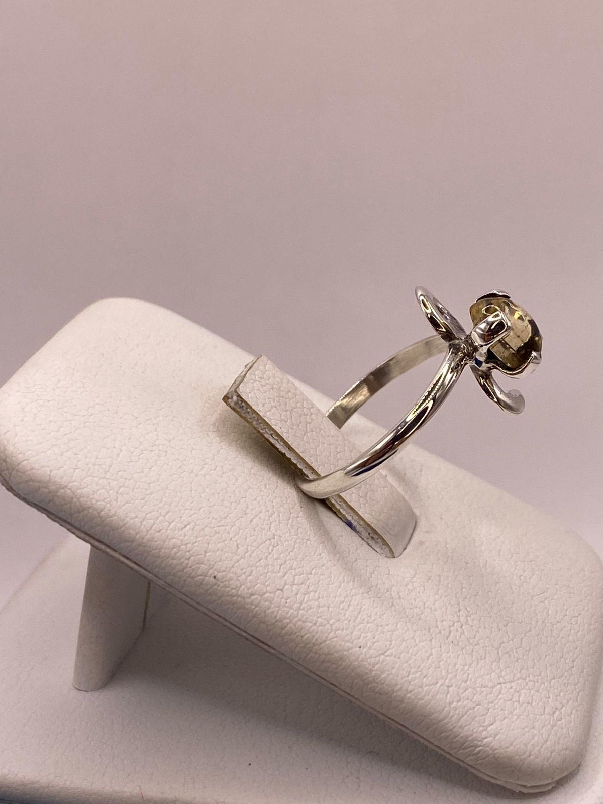 Anillo de Plata Ley 925 con Ámbar Ahumado