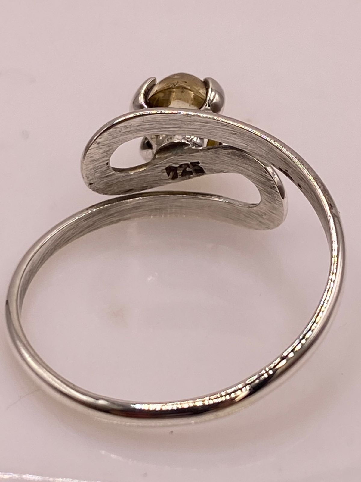 ANILLO DE PLATA LEY 925 CON ÁMBAR AHUMADO