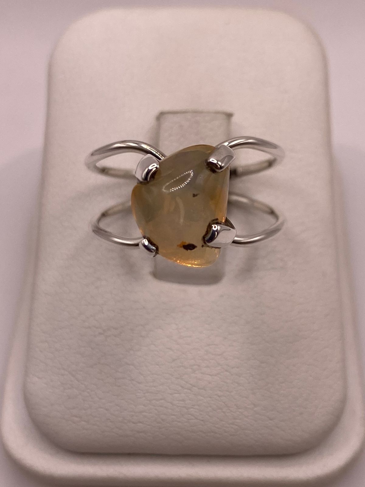 Anillo de Plata Ley 925 con Ámbar Natural
