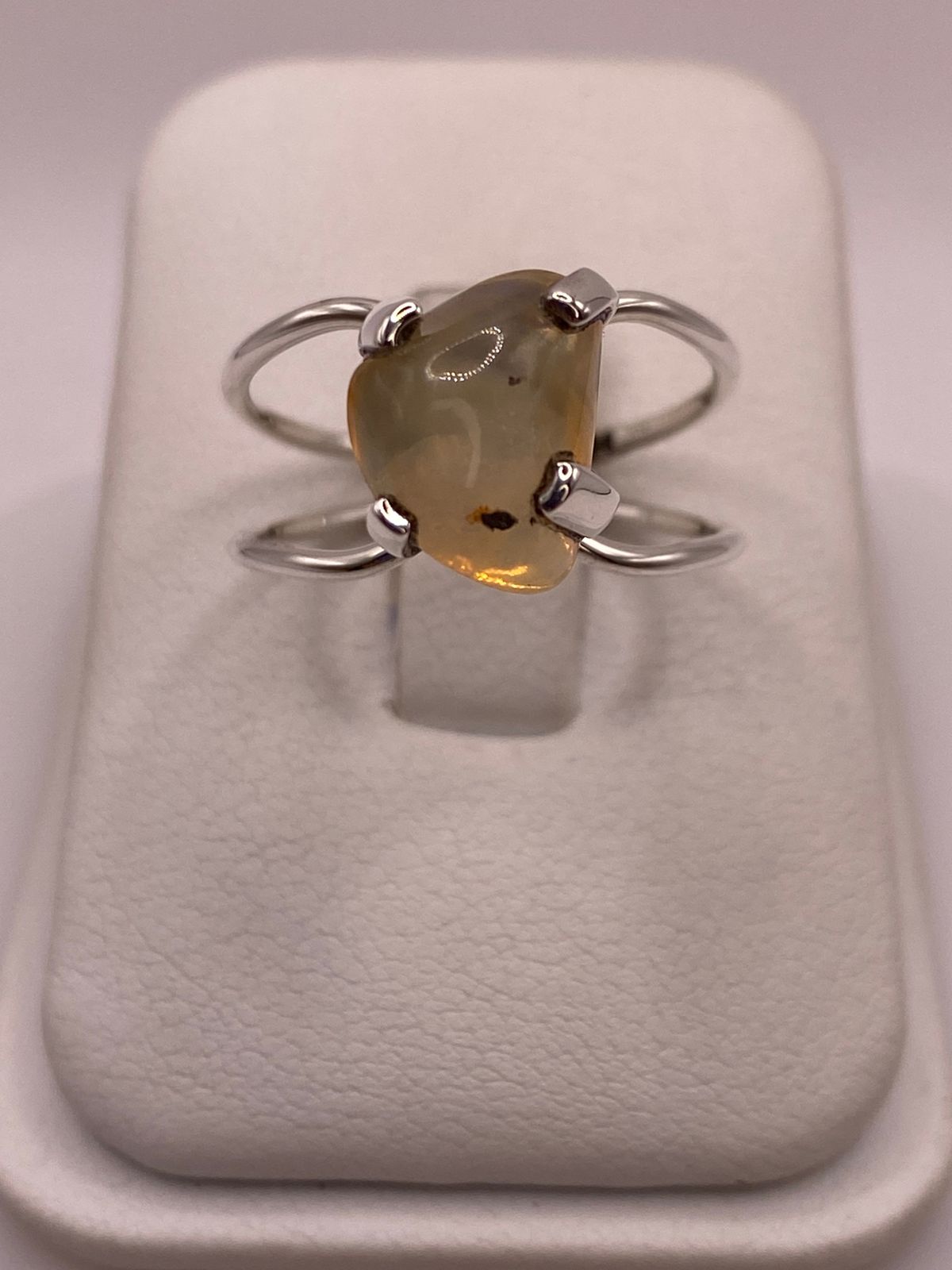 Anillo de Plata Ley 925 con Ámbar Natural