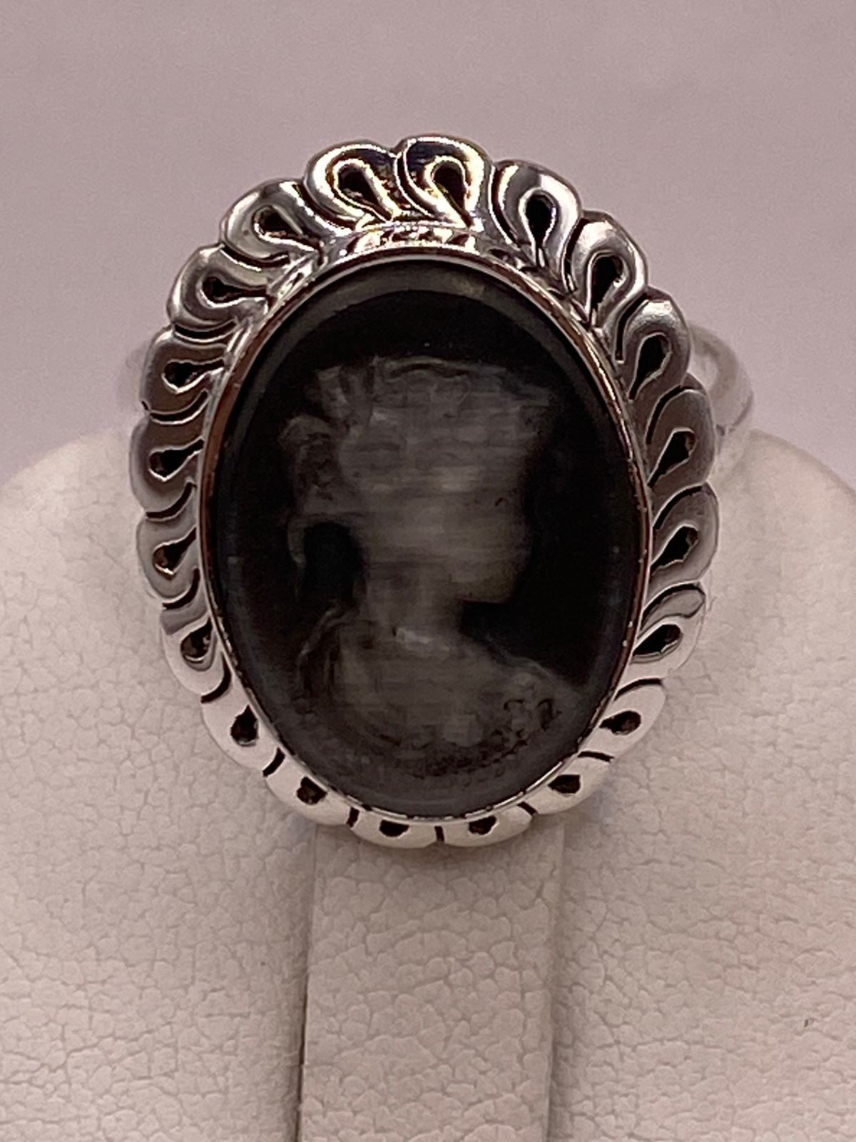 Anillo de Plata Ley 925 con Cameo de Ágata Negra