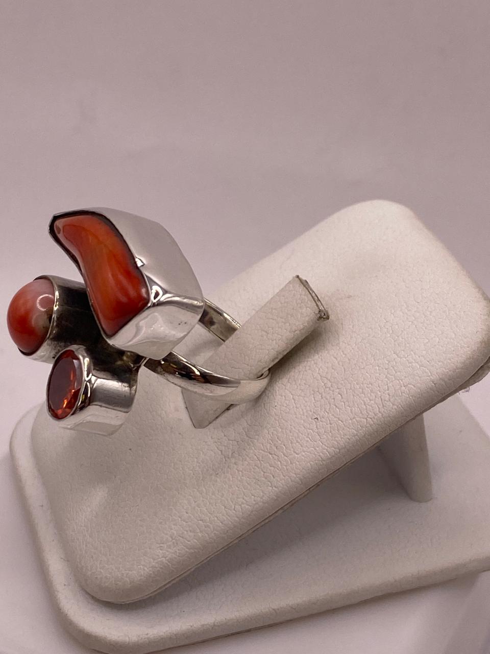 Anillo de Plata Ley 925 con Coralina, Ágata Roja y Zirconia