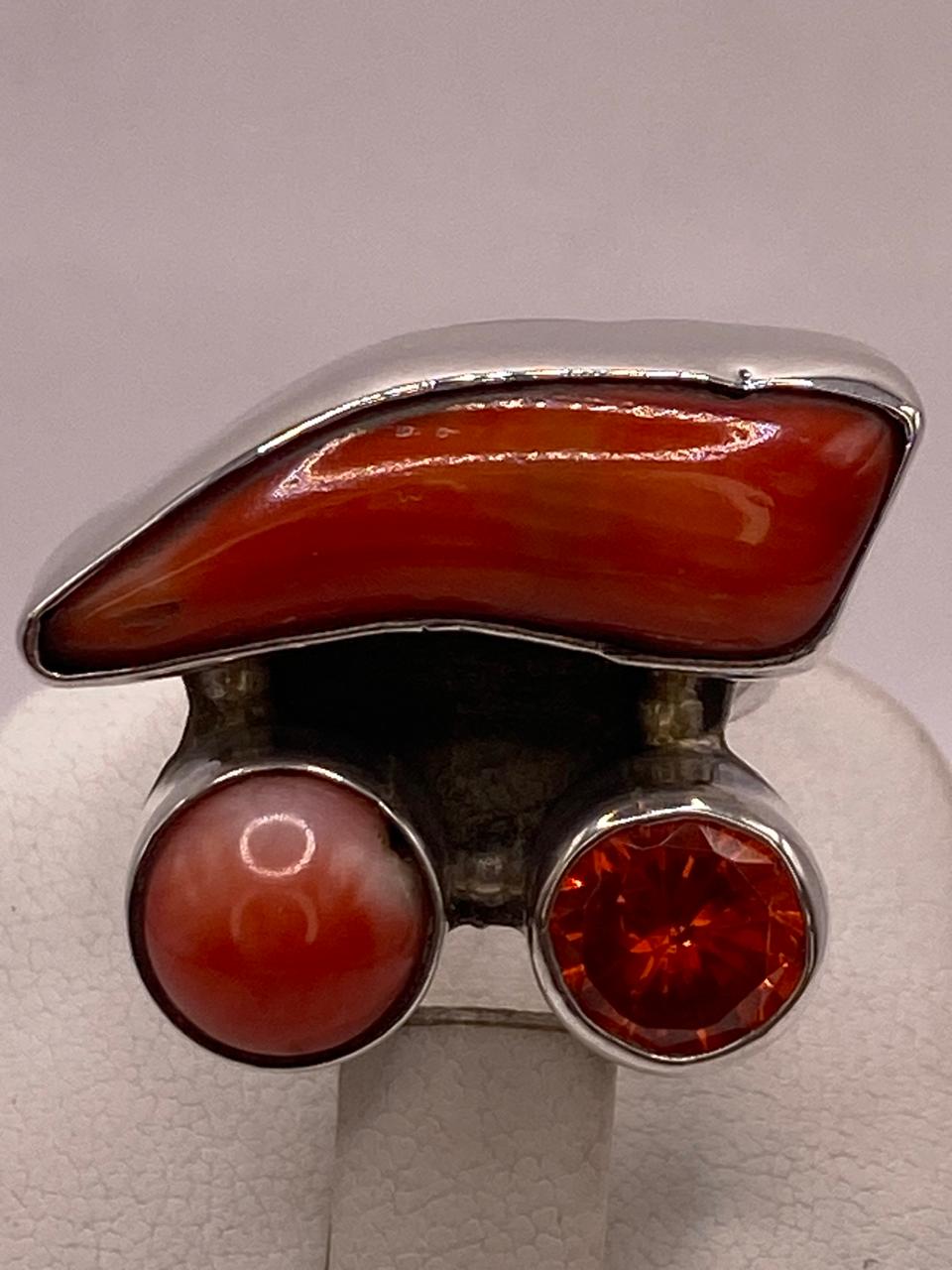 Anillo de Plata Ley 925 con Coralina, Ágata Roja y Zirconia