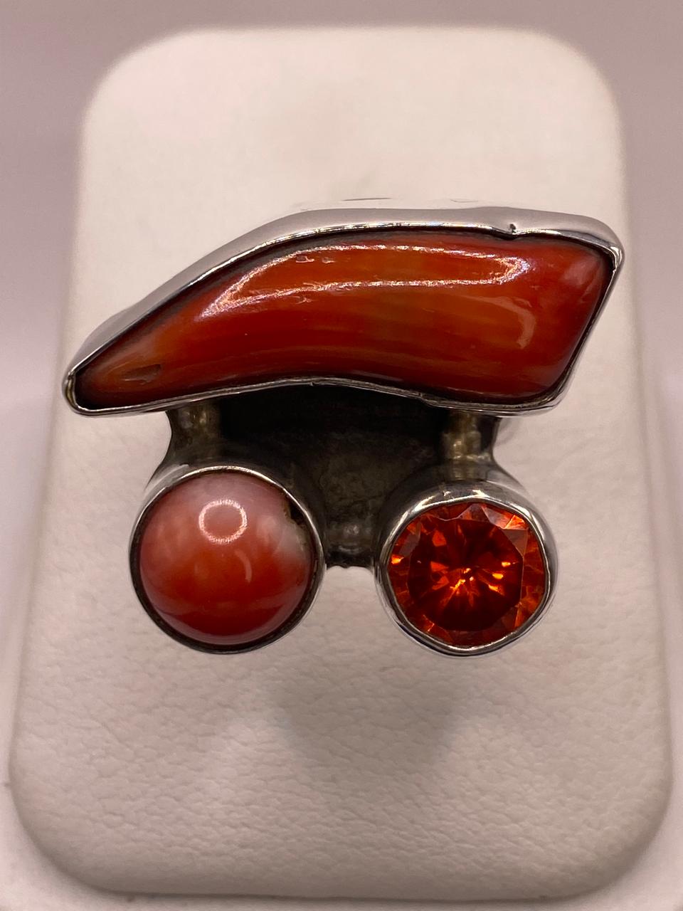 Anillo de Plata Ley 925 con Coralina, Ágata Roja y Zirconia